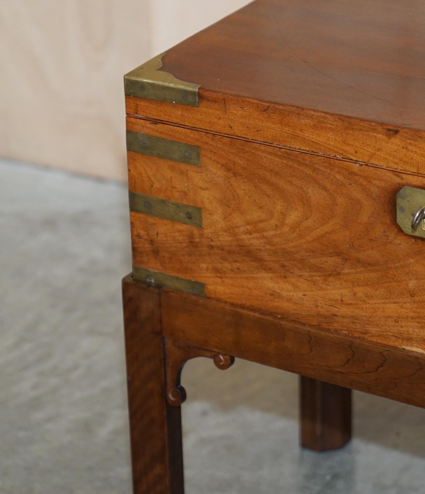 Exquisiter antiker Schreibtisch aus Hartholz für die militärische Kampagne, Schreibpult und späterer Ständer im Angebot 2