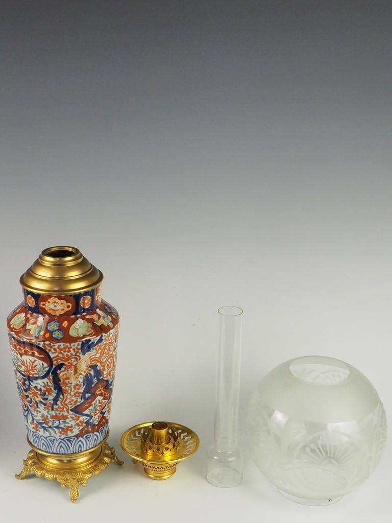 Exquisite Antique Pair of Japanese Imari Porcelain Oil Table Lamps 12