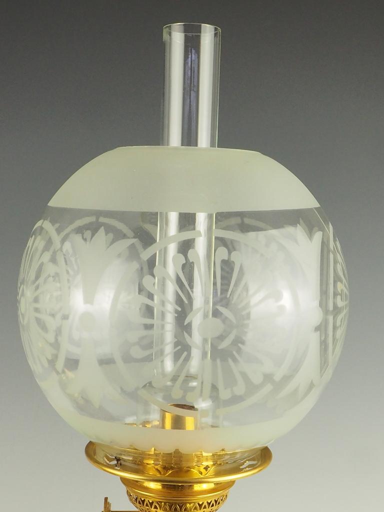 Exquisite Antique Pair of Japanese Imari Porcelain Oil Table Lamps In Excellent Condition In Lincoln, GB