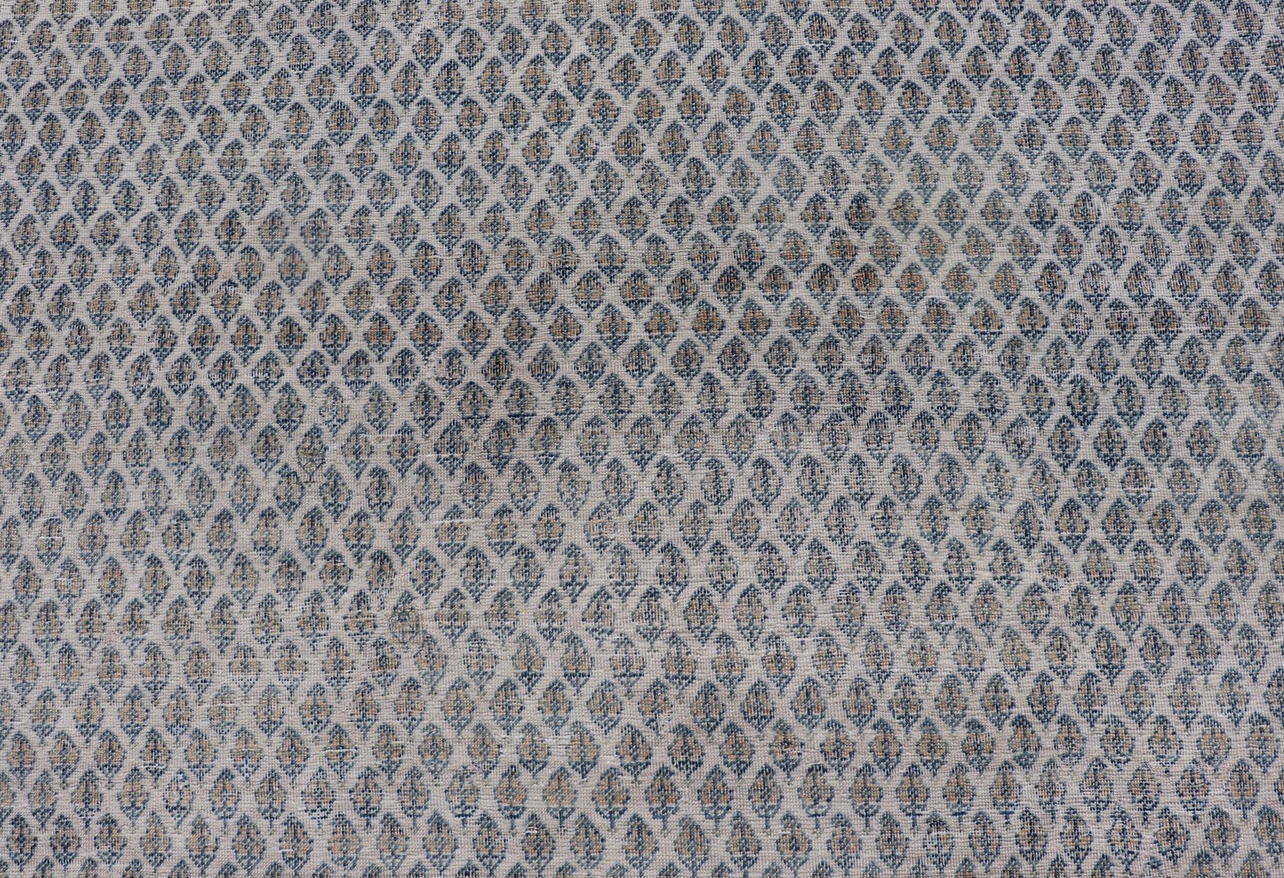 Maße: 10'8 x 17'0 Exquisite antike persische Tabriz Teppich - Geometrische Designs Keivan Woven Arts / Rug / TU-MTU-5076 Herkunftsland / Typ: Iran / Täbris Der antike persische Täbris-Teppich ist der Inbegriff von schlichter Eleganz und sorgfältiger