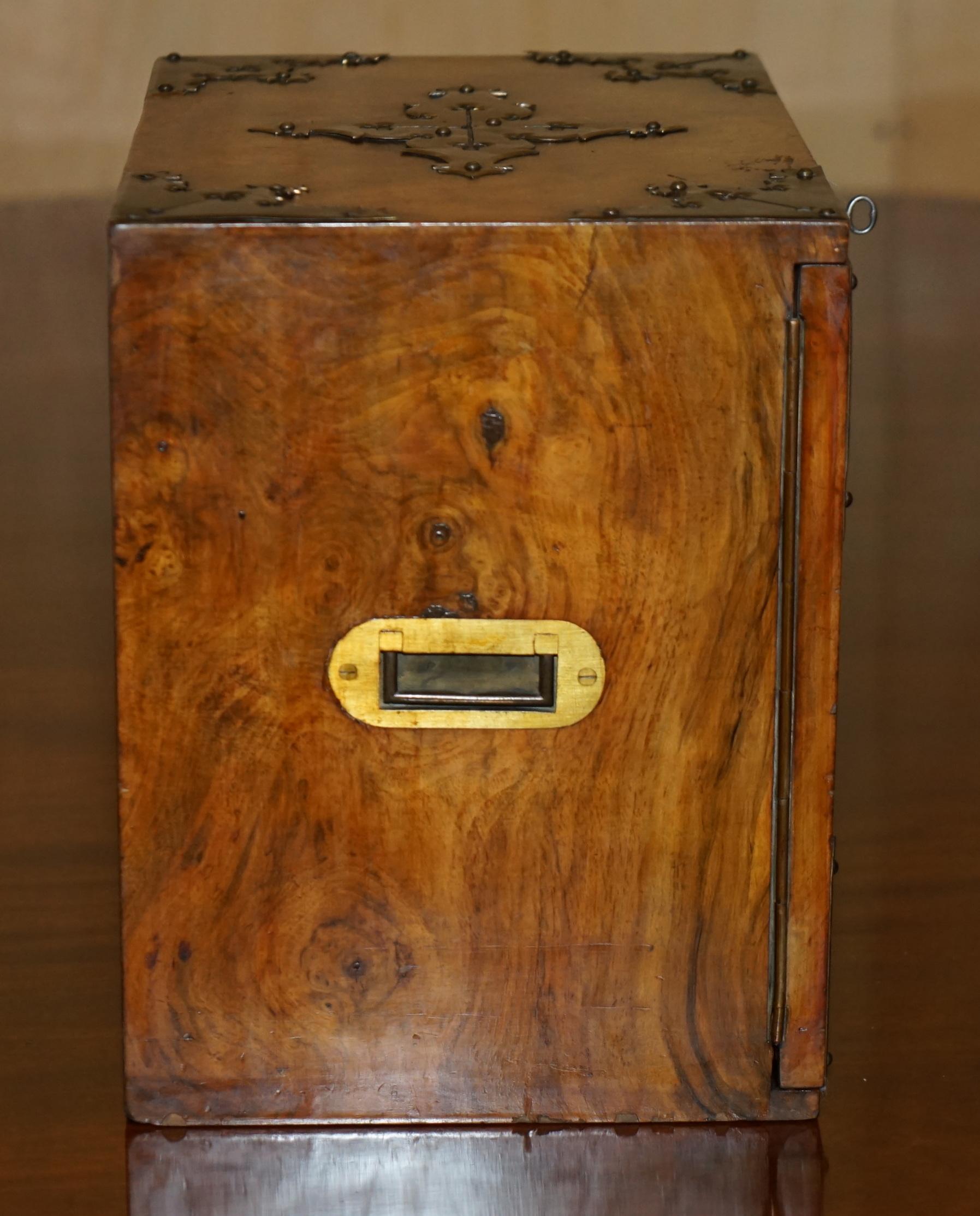 EXQUISITE ANTIQUE REGENCY CiRCA 1820 BURR WALNUT & BRASS CIGAR HUMIDOR CHEST For Sale 3