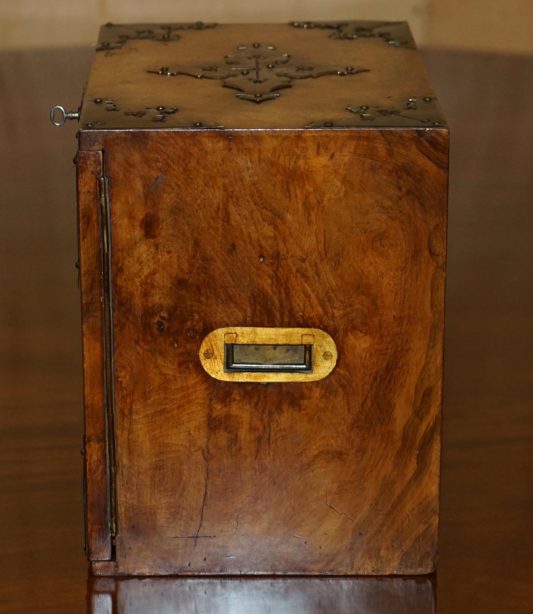 EXQUISITE ANTIQUE REGENCY CiRCA 1820 BURR WALNUT & BRASS CIGAR HUMIDOR CHEST For Sale 6