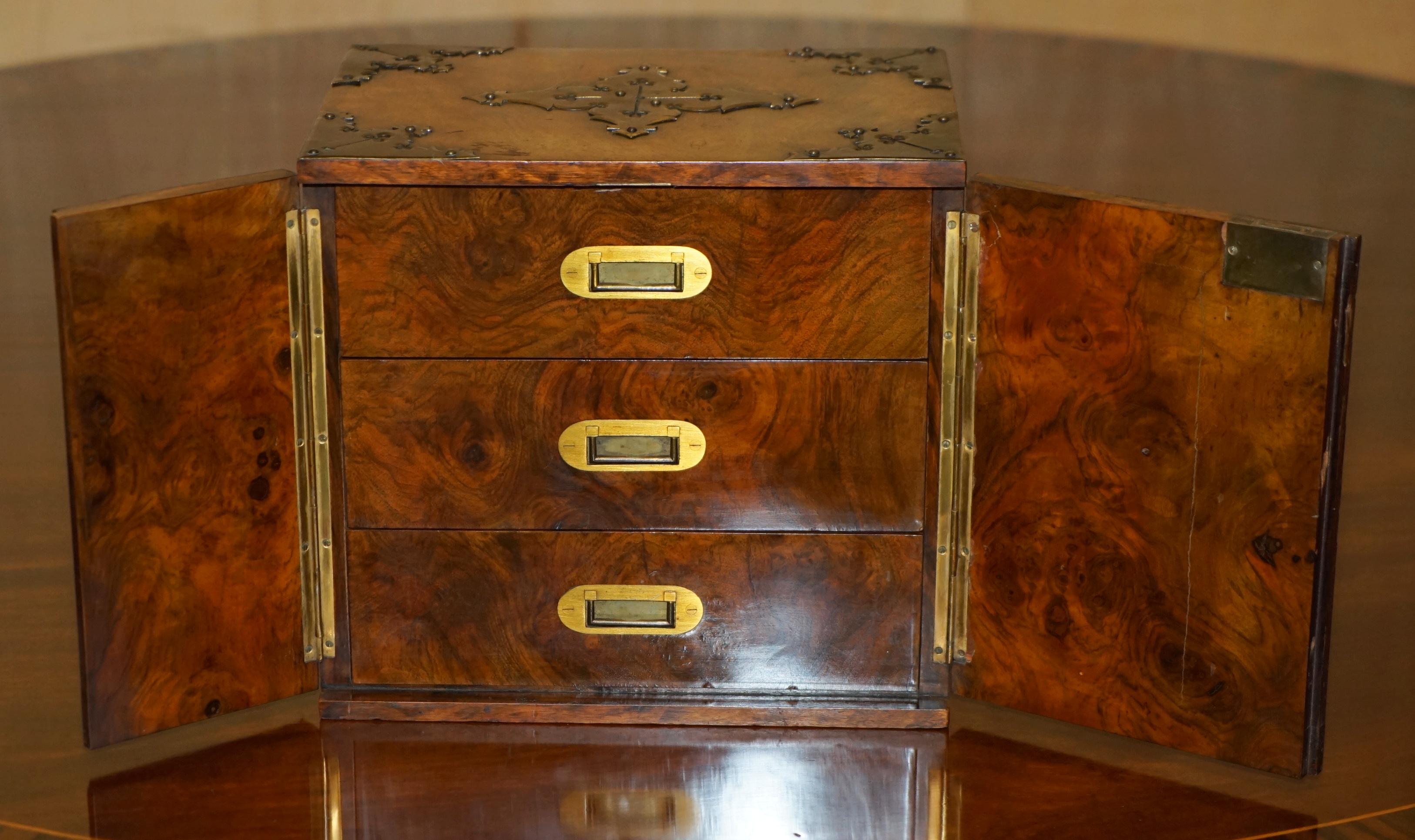 EXQUISITE ANTIQUE REGENCY CiRCA 1820 BURR WALNUT & BRASS CIGAR HUMIDOR CHEST For Sale 7
