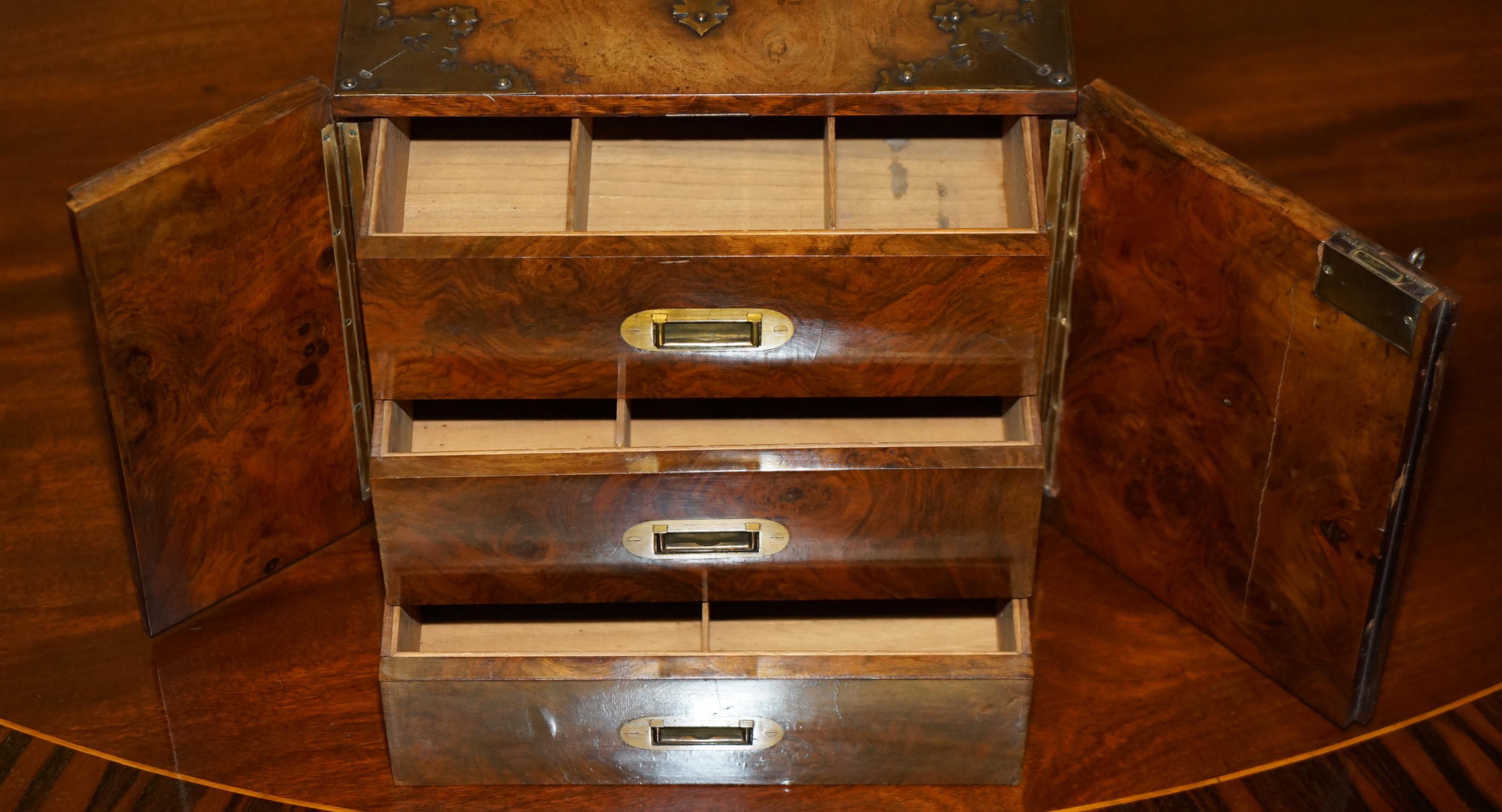 EXQUISITE ANTIQUE REGENCY CiRCA 1820 BURR WALNUT & BRASS CIGAR HUMIDOR CHEST For Sale 9