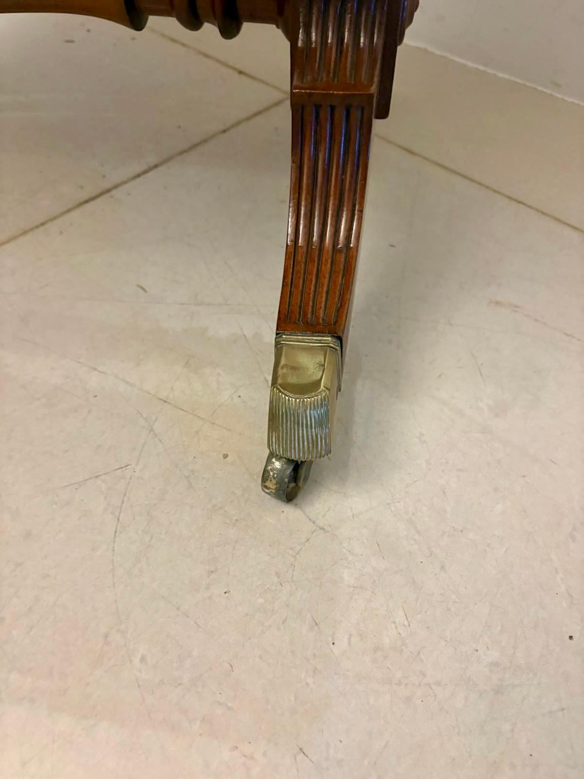 Exquise table de canapé autoportante en acajou de style Regency ancien en vente 8