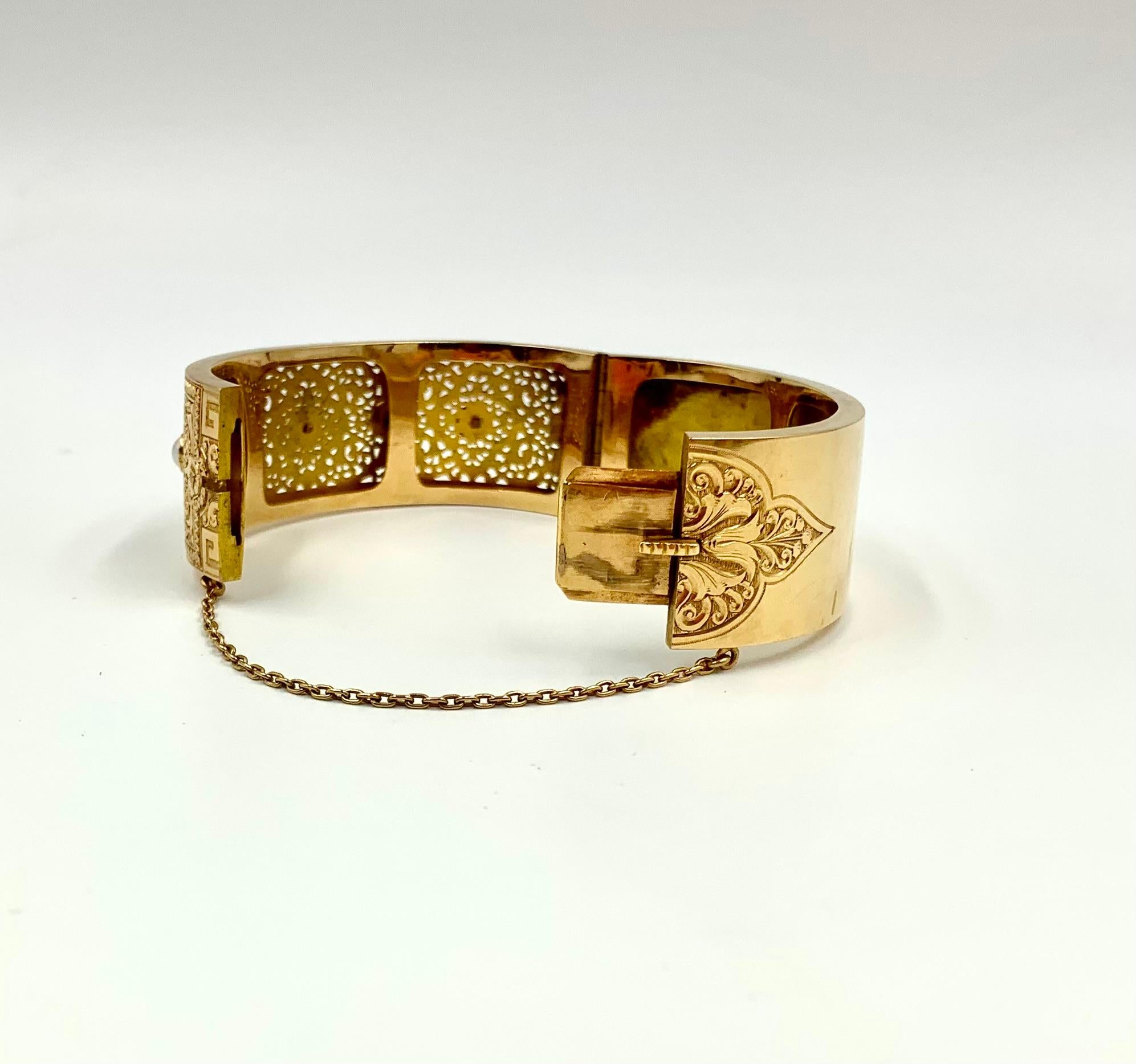 Exquisite Antique Reticulated 18K Yellow Gold Five Pearl Alhambra Bracelet For Sale 1