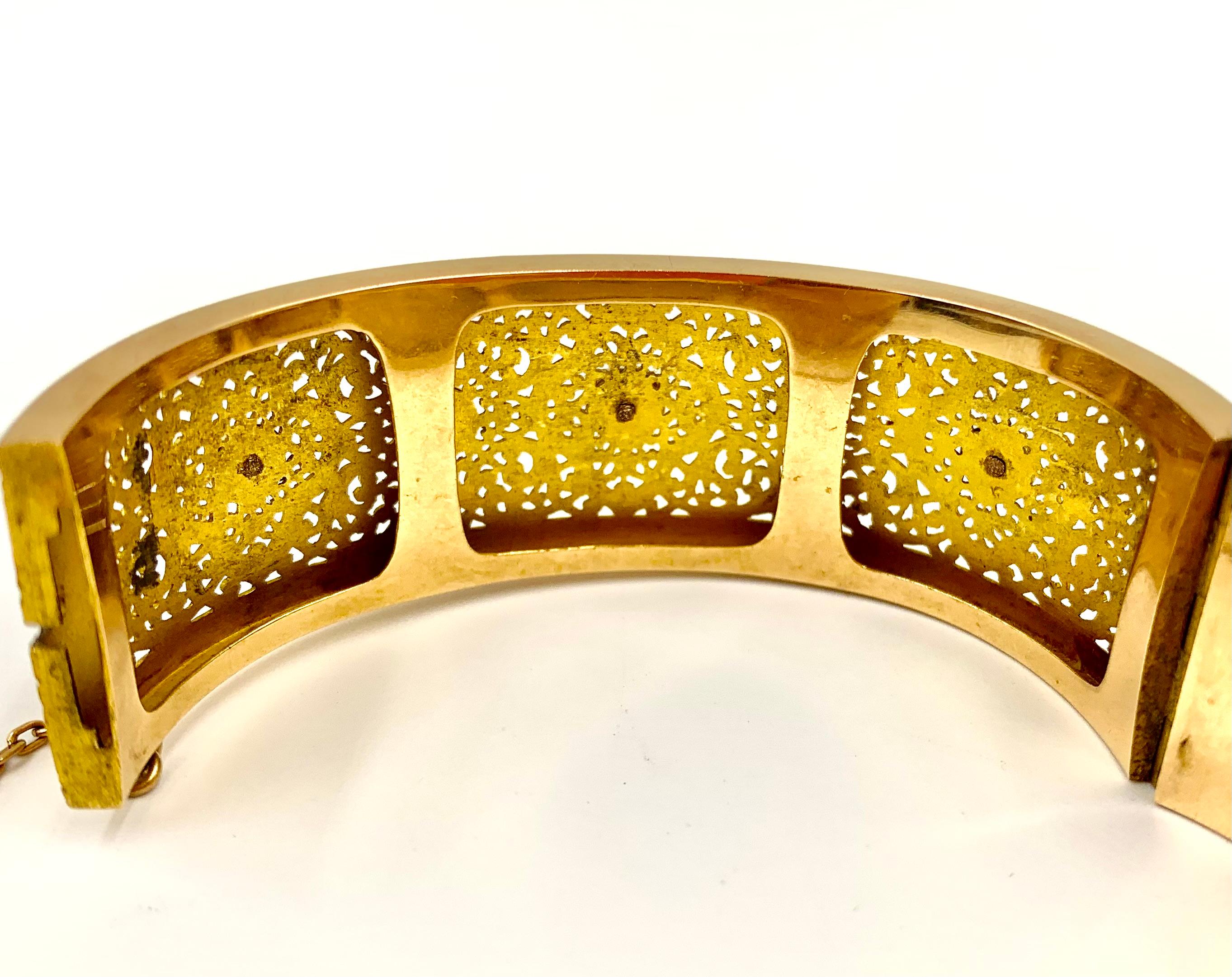 Exquisite Antique Reticulated 18K Yellow Gold Five Pearl Alhambra Bracelet For Sale 2