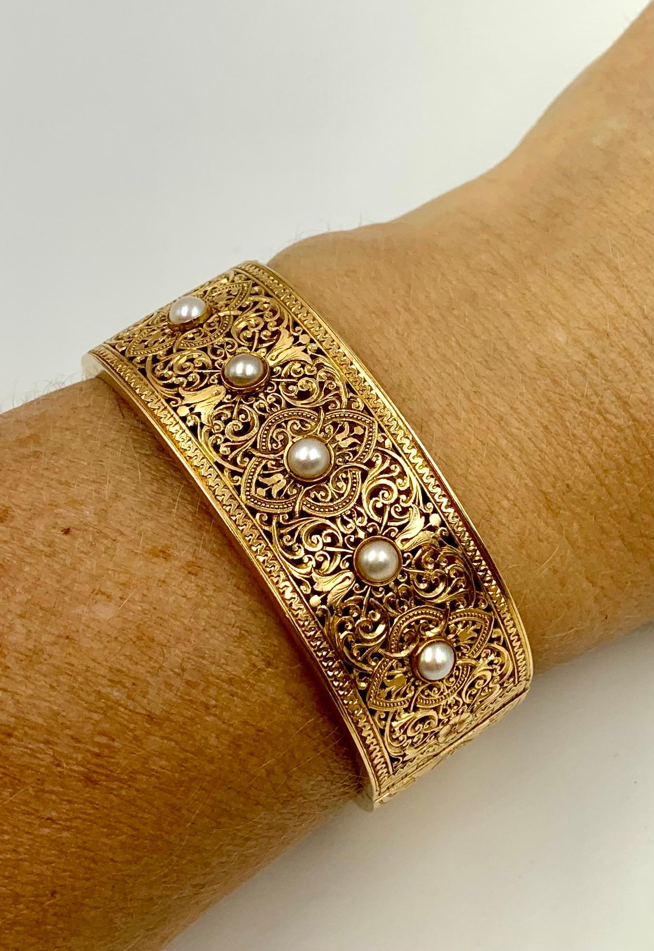 Exquisite Antique Reticulated 18K Yellow Gold Five Pearl Alhambra Bracelet For Sale 5