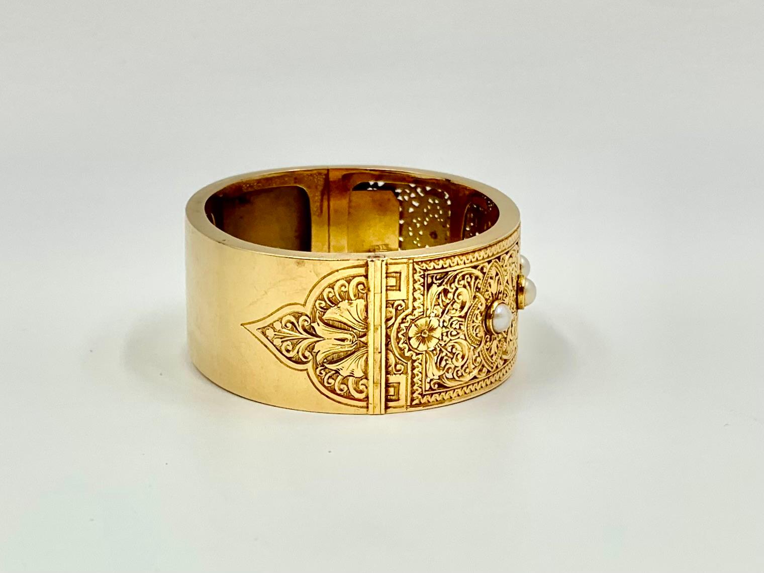 Women's Exquisite Antique Reticulated 18K Yellow Gold Five Pearl Alhambra Bracelet For Sale