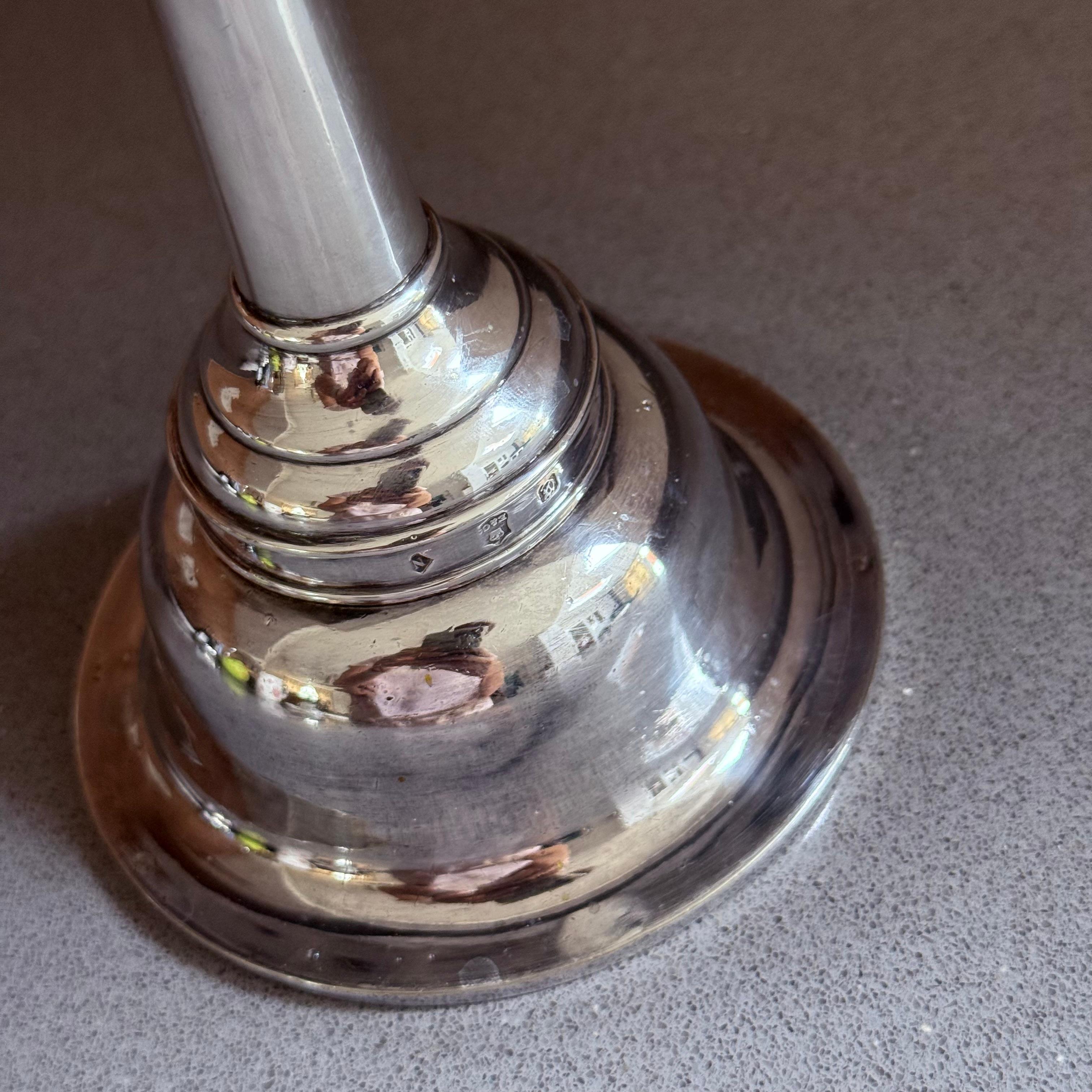 Anglais Entonnoir à vin exquis en argent sterling ancien, poinçonné, doré, d'une qualité exceptionnelle. en vente