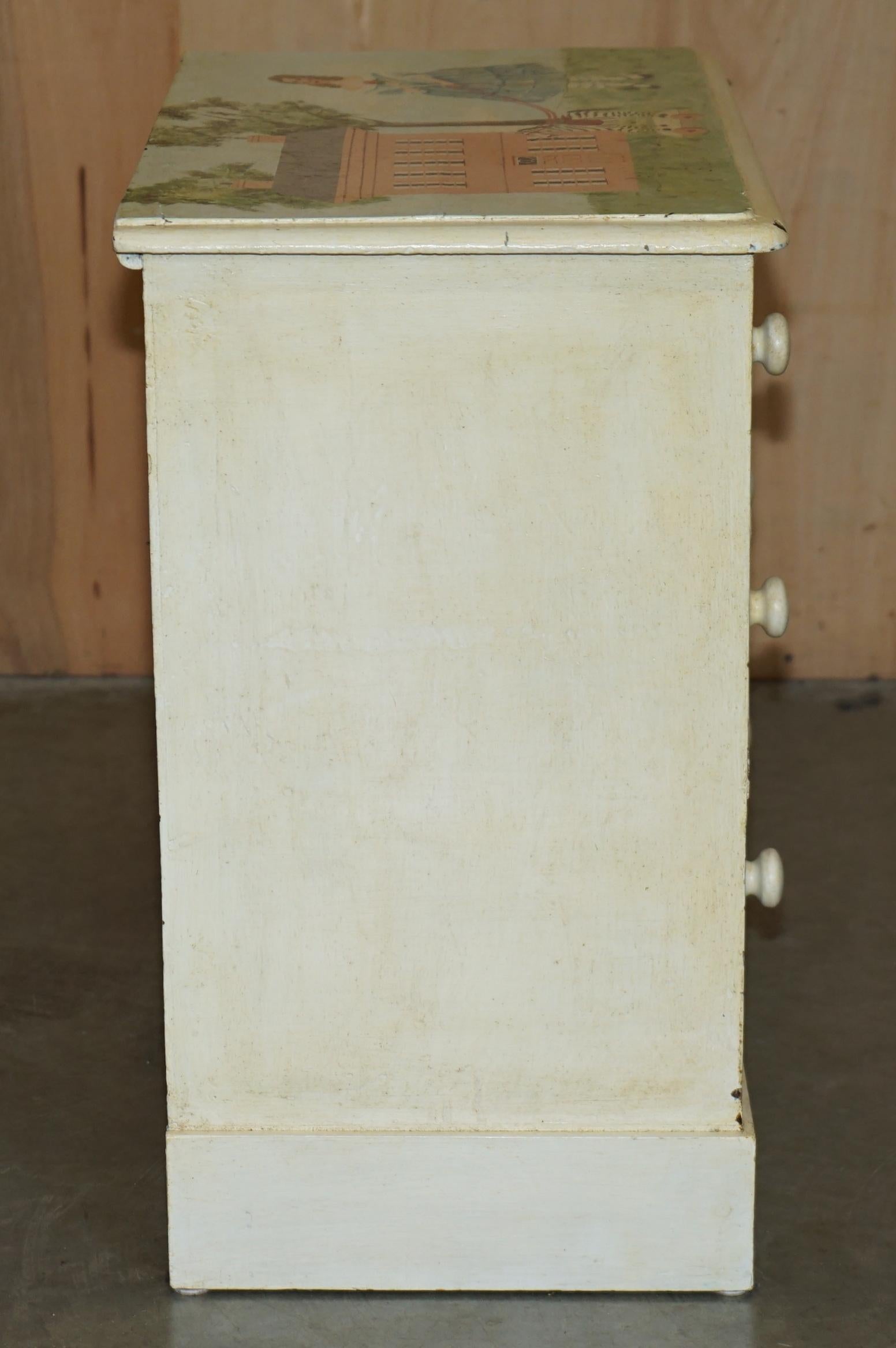 EXQUISITE ANTIQUE VICTORIAN PITCH PINE NURSERY HAND PAINTED CHEST OF DRAWERs For Sale 7