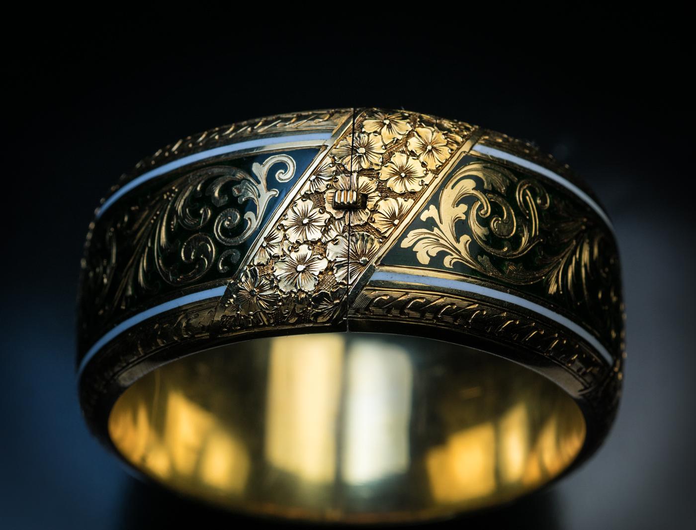 Exquisite Antique Victorian Two-Color Enamel Engraved Gold Cuff Bracelet 2