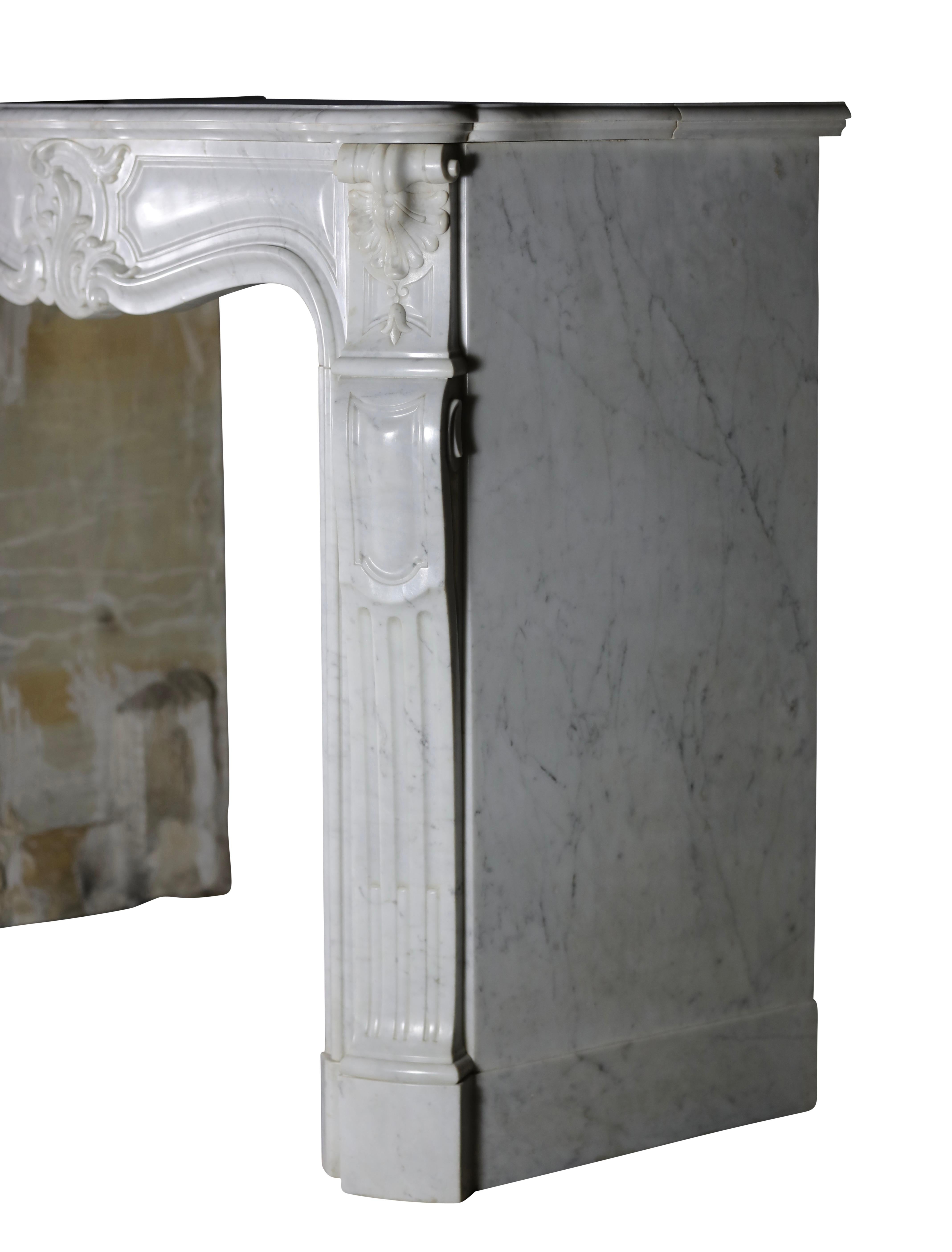 Exquisite Antique White Marble Fireplace Surround In Excellent Condition For Sale In Beervelde, BE