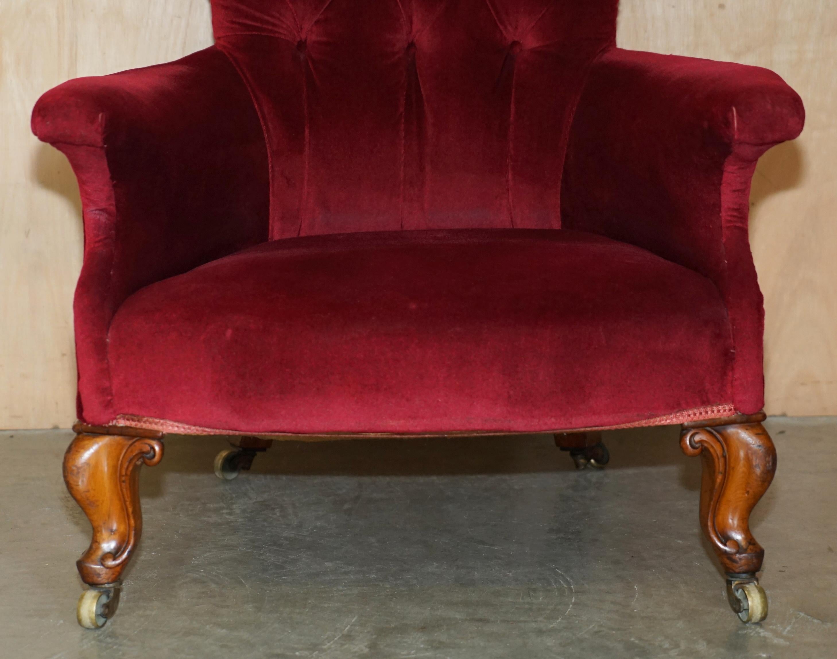 Upholstery EXQUISITE ANTIQUE WILLIAM IV 1830 CHESTERFIELD TUFTED WALNUT LIBRARY ARMCHAiR For Sale