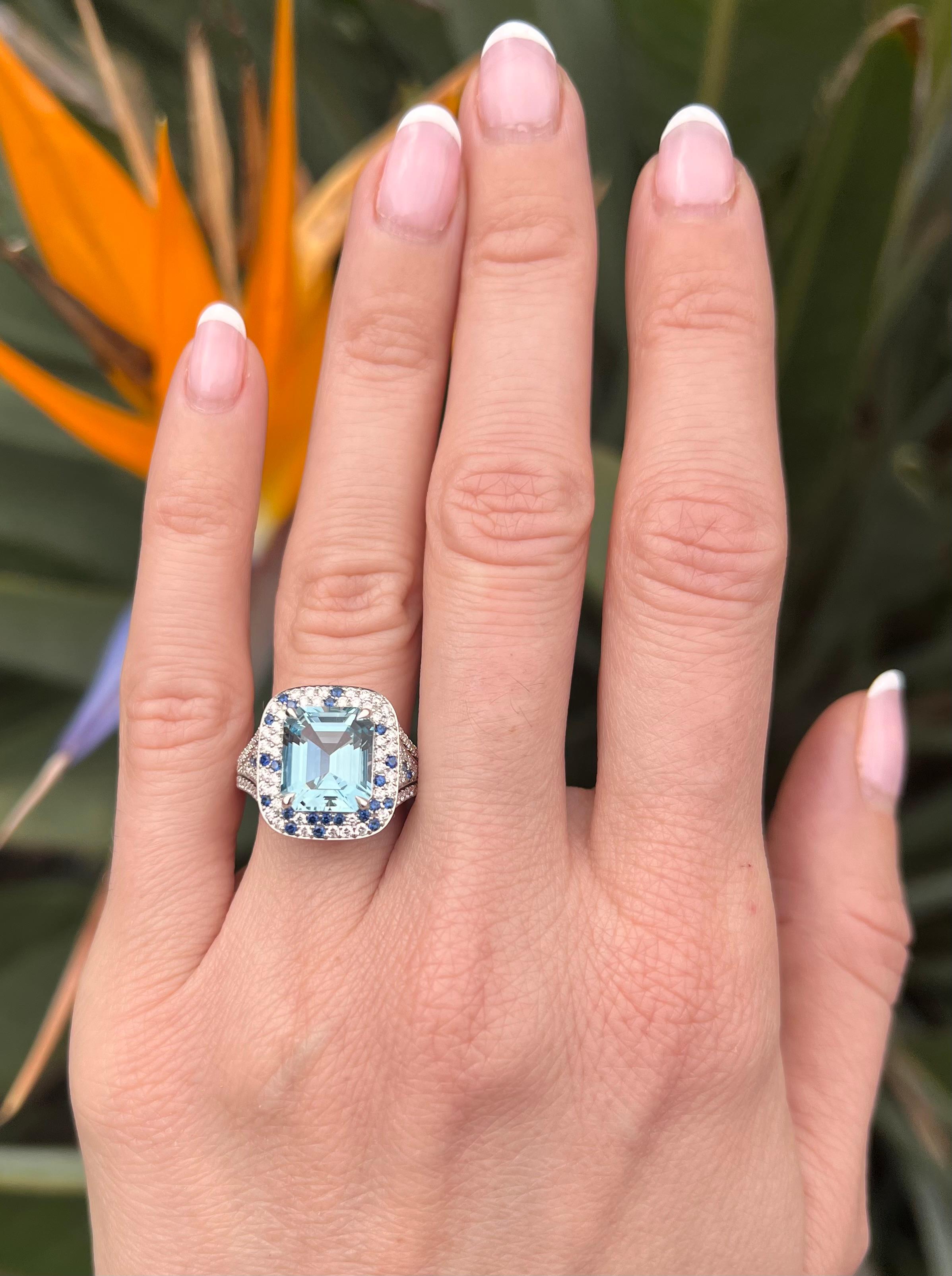 Exquisite Aquamarine Platinum Ring – Luxury Love Gift with Diamonds & Sapphires In New Condition For Sale In Beverly Hills, CA