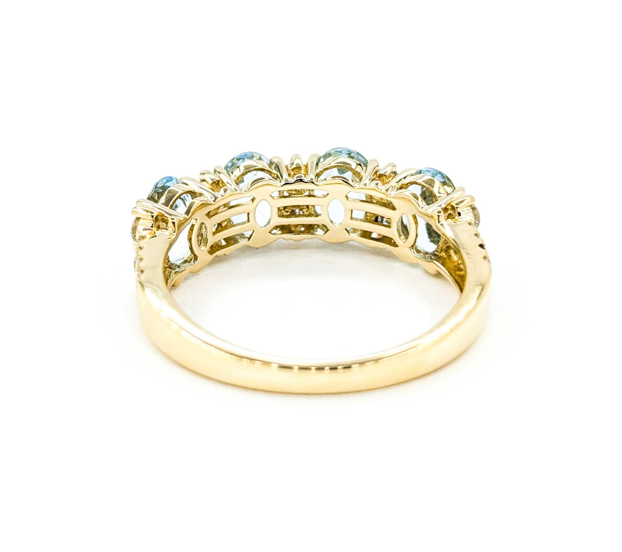 Squisito anello con acquamarina in oro giallo 14 carati in vendita 1