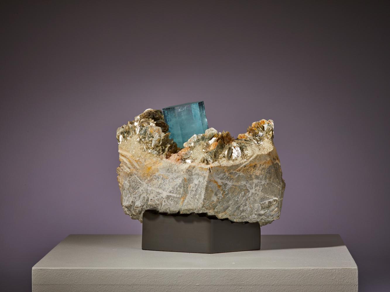 Squisita acquamarina con cristallo di muscovite e quarzo 10