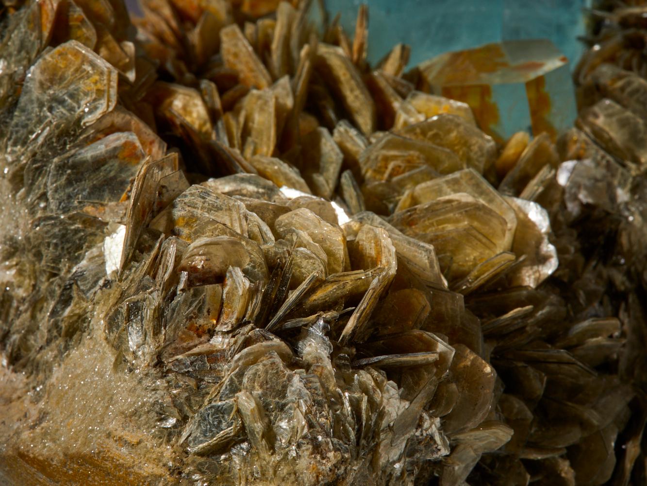 Squisita acquamarina con cristallo di muscovite e quarzo In condizioni ottime a London, GB