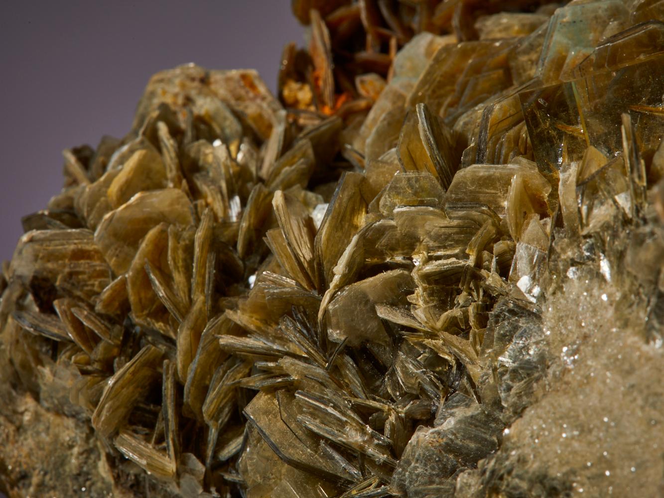Fino al XVIII secolo Squisita acquamarina con cristallo di muscovite e quarzo