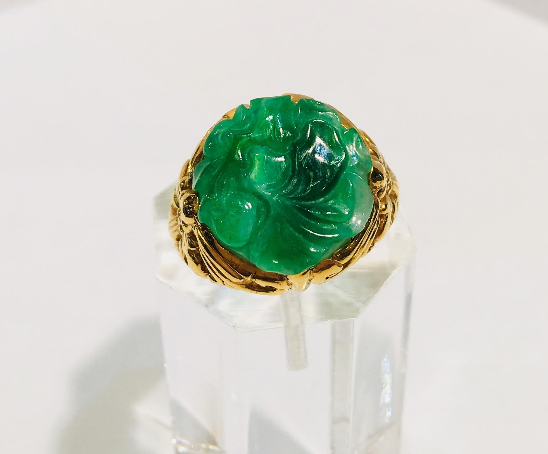 Exquisite Art Deco 12 Carat Jade Carved Flower Apple Green Jade 22 Karat Ring In Excellent Condition In Tustin, CA