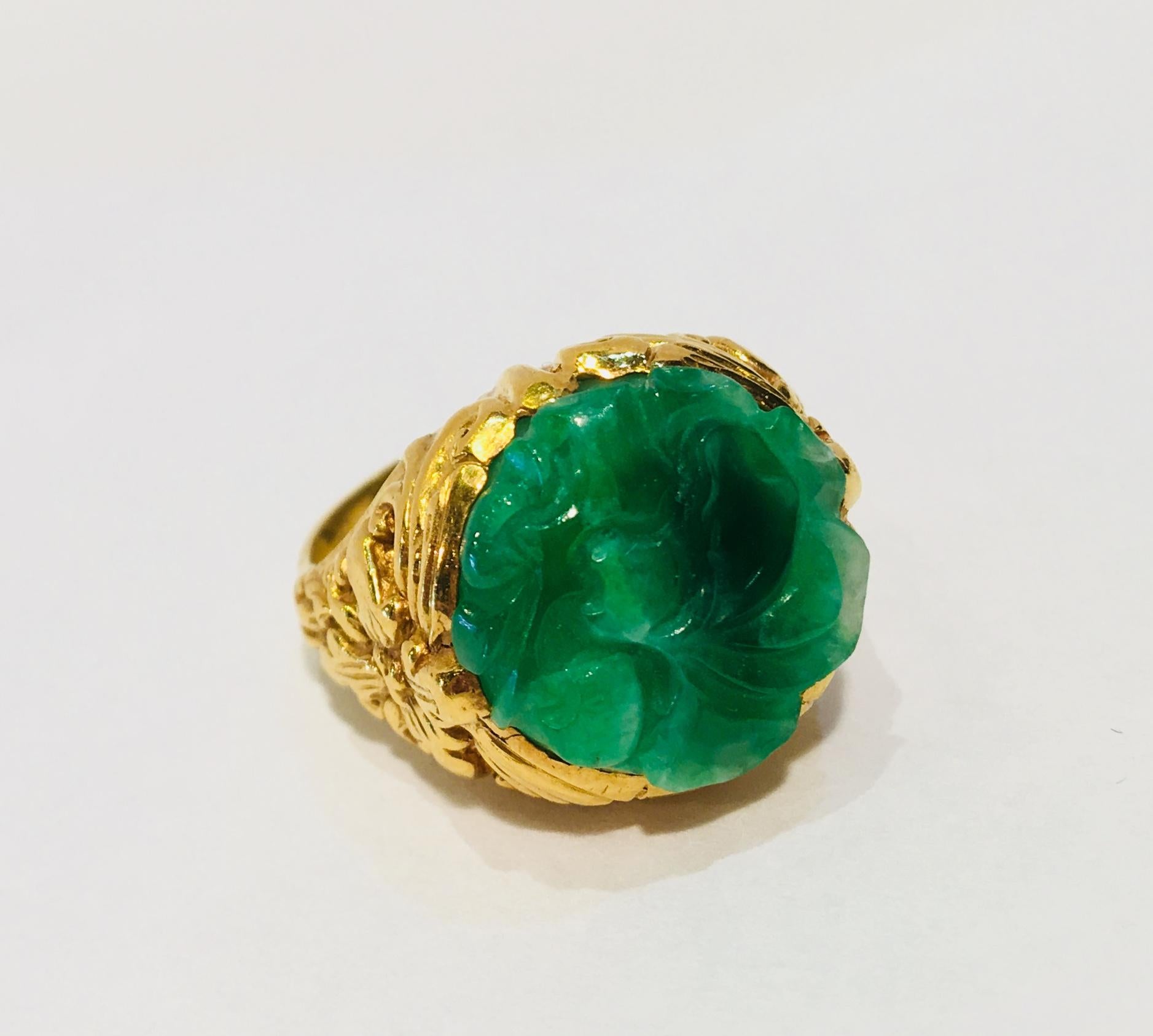 Exquisite Art Deco 12 Carat Jade Carved Flower Apple Green Jade 22 Karat Ring 1