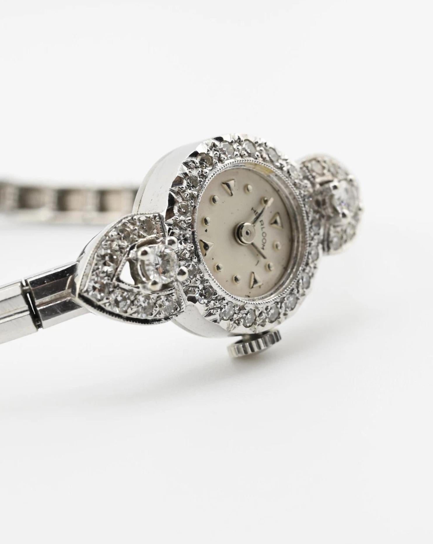 Donna Squisito orologio da cocktail da donna in oro bianco 14K e diamanti Art Deco in vendita