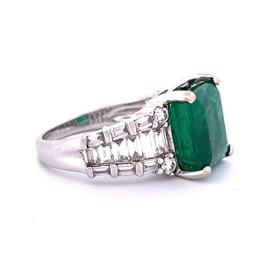 Exquisite Art Deco 18k White Gold Emerald & Diamond Step Cut Ring

Indulge in the allure of this Art Deco masterpiece, meticulously crafted in 18k white gold. At its heart lies a stunning square-cut emerald weighing 4.30 carats, enhancing its