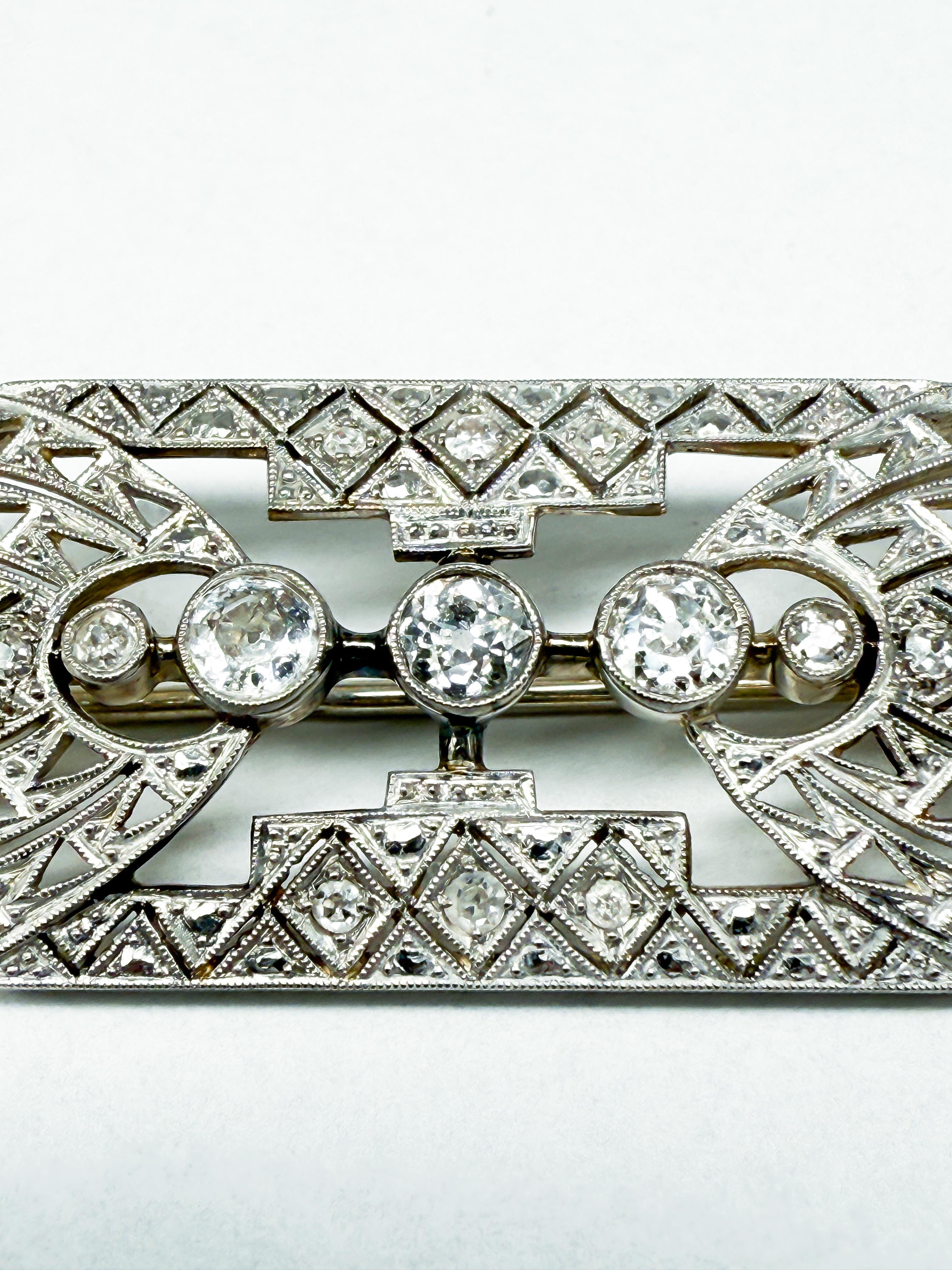 Taille brillant Exquise broche Art Déco en or blanc 14K avec diamants - Circa 1930 en vente