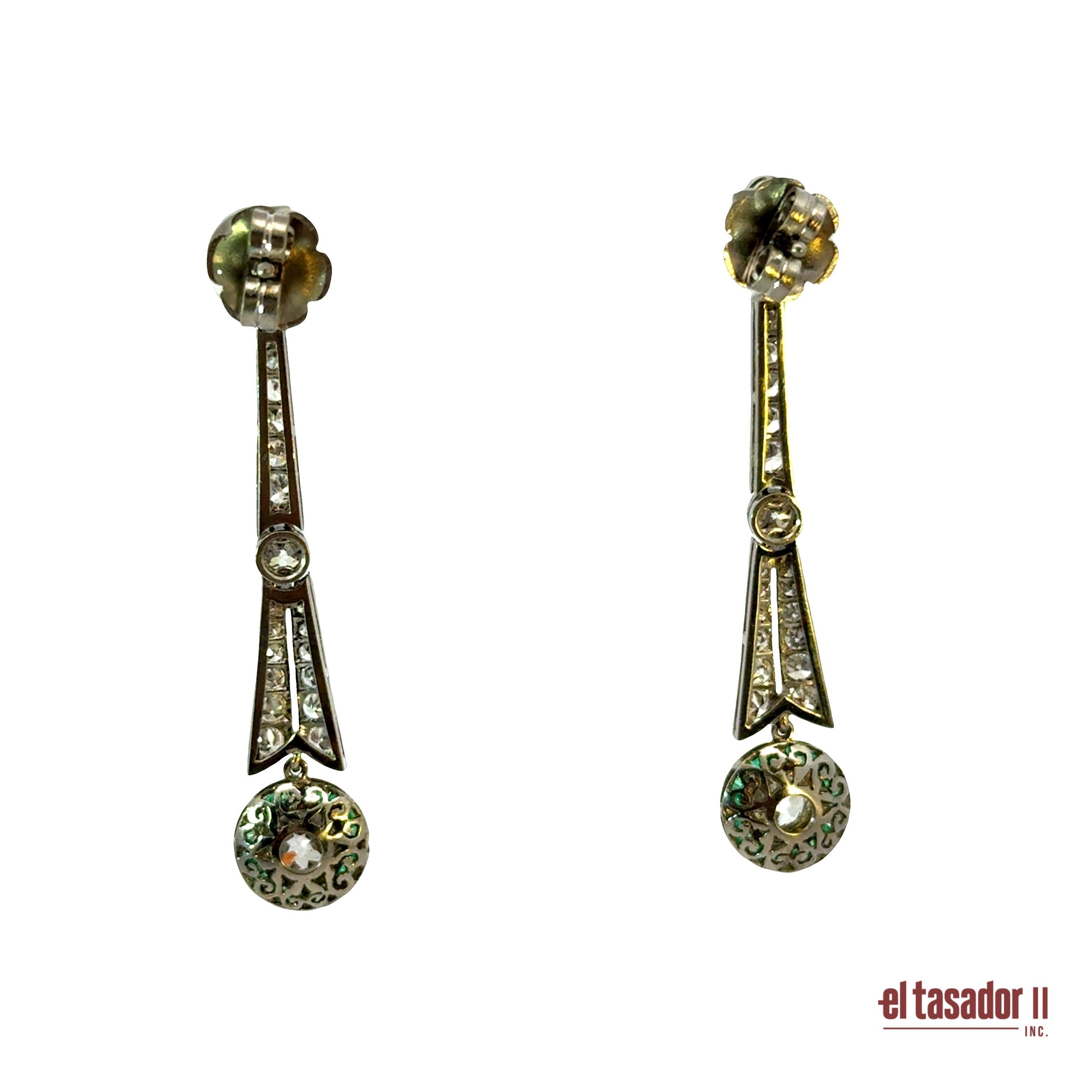 Exquisite Art Deco Tropfenohrringe mit Diamanten und Smaragden (Art déco) im Angebot