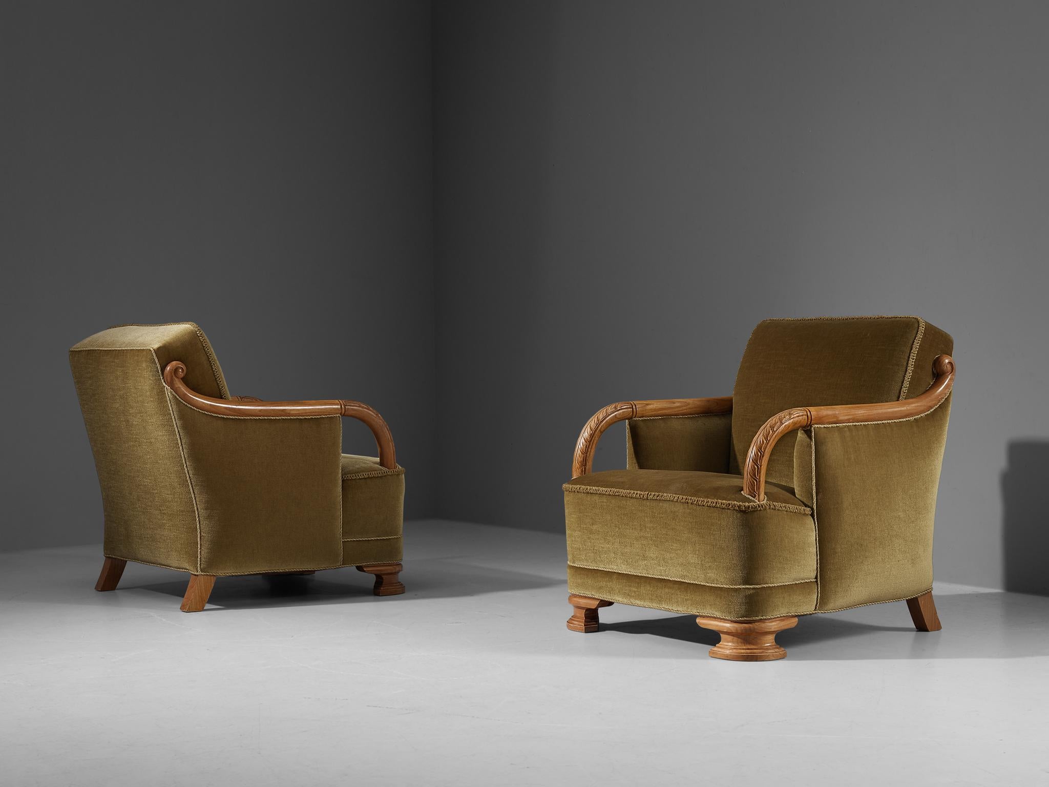 Exquisite Art Deco Pair of Danish Lounge Chairs in Olive Green Velvet and Elm In Good Condition In Waalwijk, NL