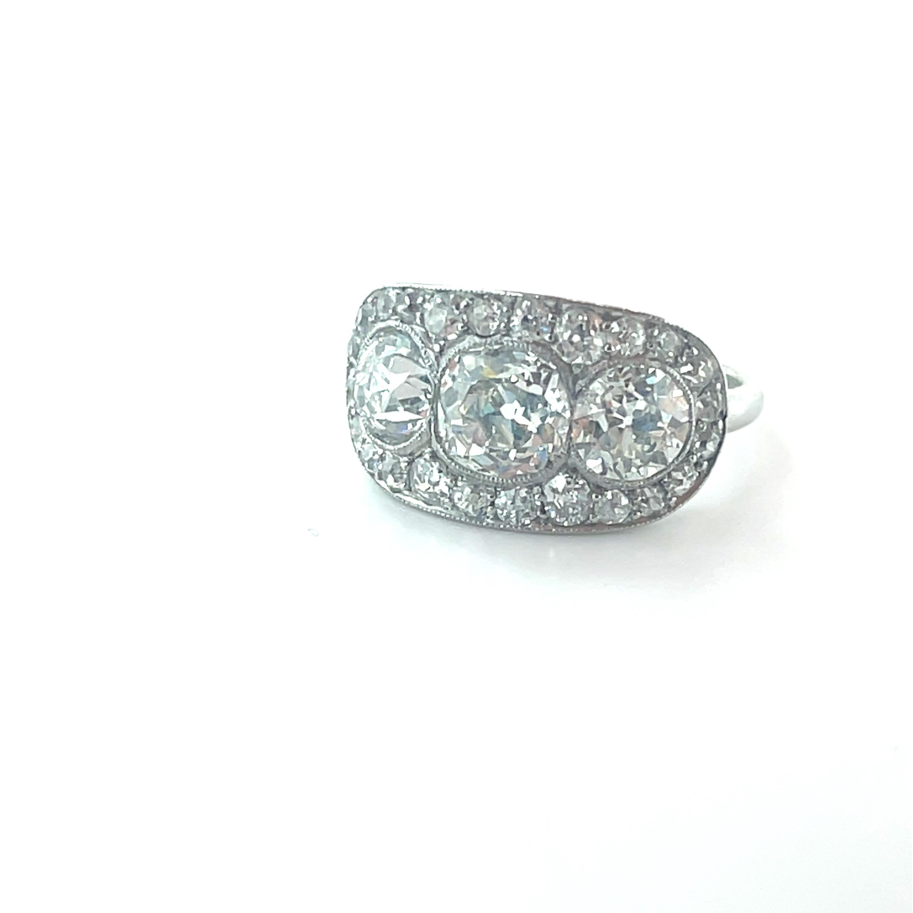 Women's Exquisite Art Deco Platinum Ring with 3.50 ctw European Cut Diamonds For Sale