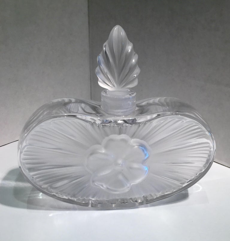 lalique-crystal-perfume-bottle-exquisite-art-deco-style-heart-and