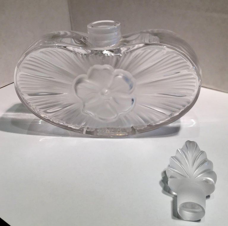 lalique-crystal-perfume-bottle-exquisite-art-deco-style-heart-and