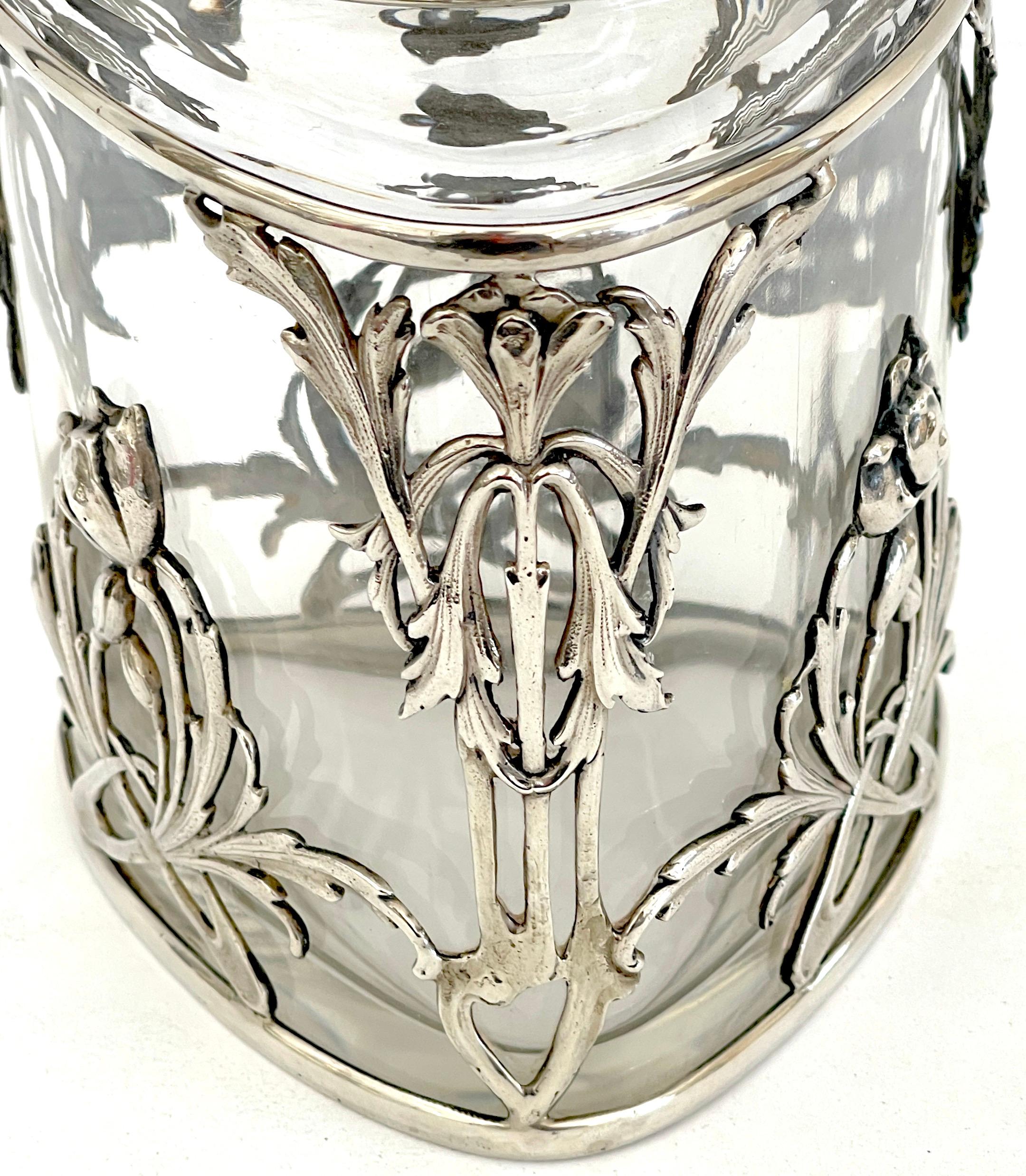 Argent Exquise boîte triangulaire Art Nouveau en cristal monté sur argent sterling en vente