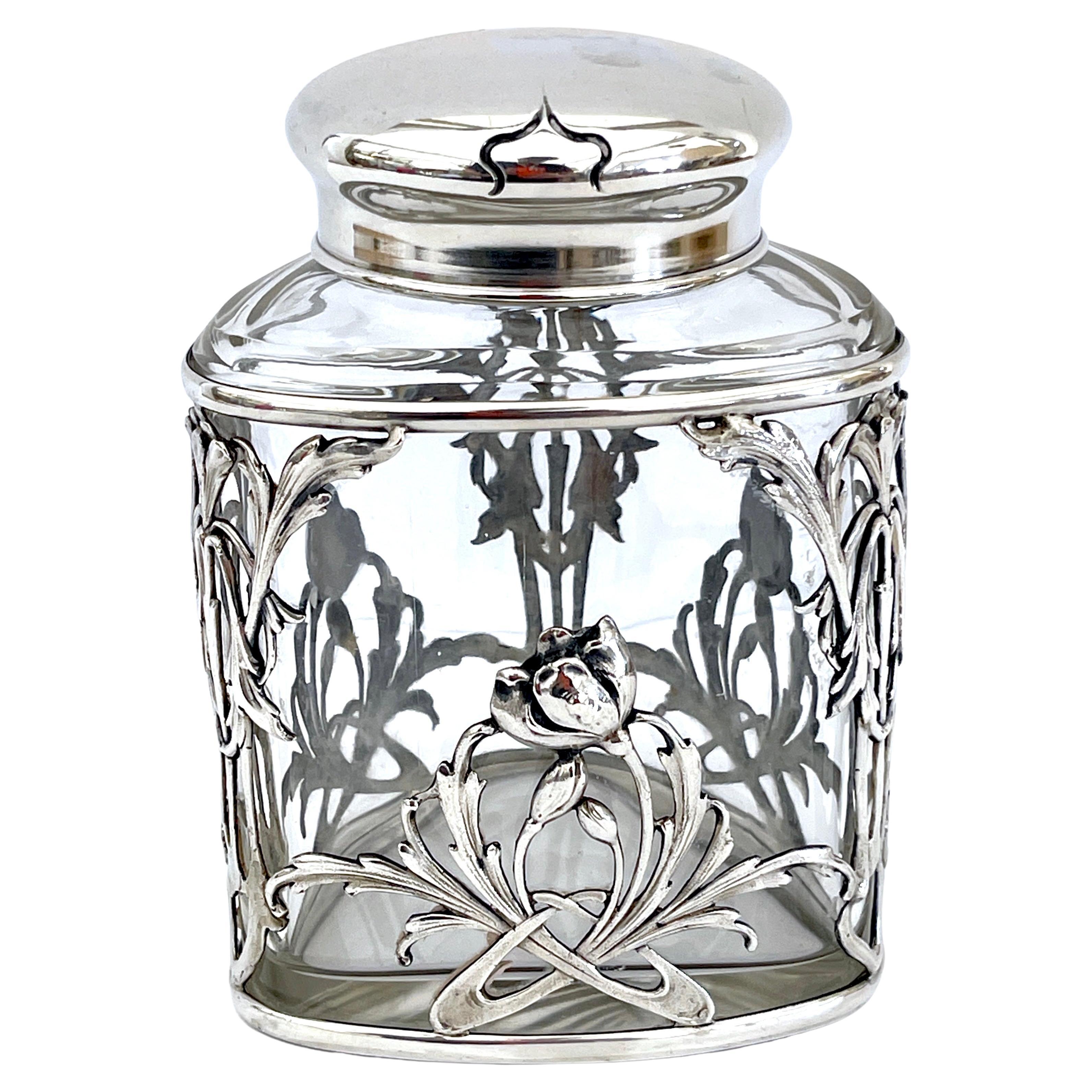 Exquisite Jugendstil Sterling montiert Kristall Dreieckige Box im Angebot