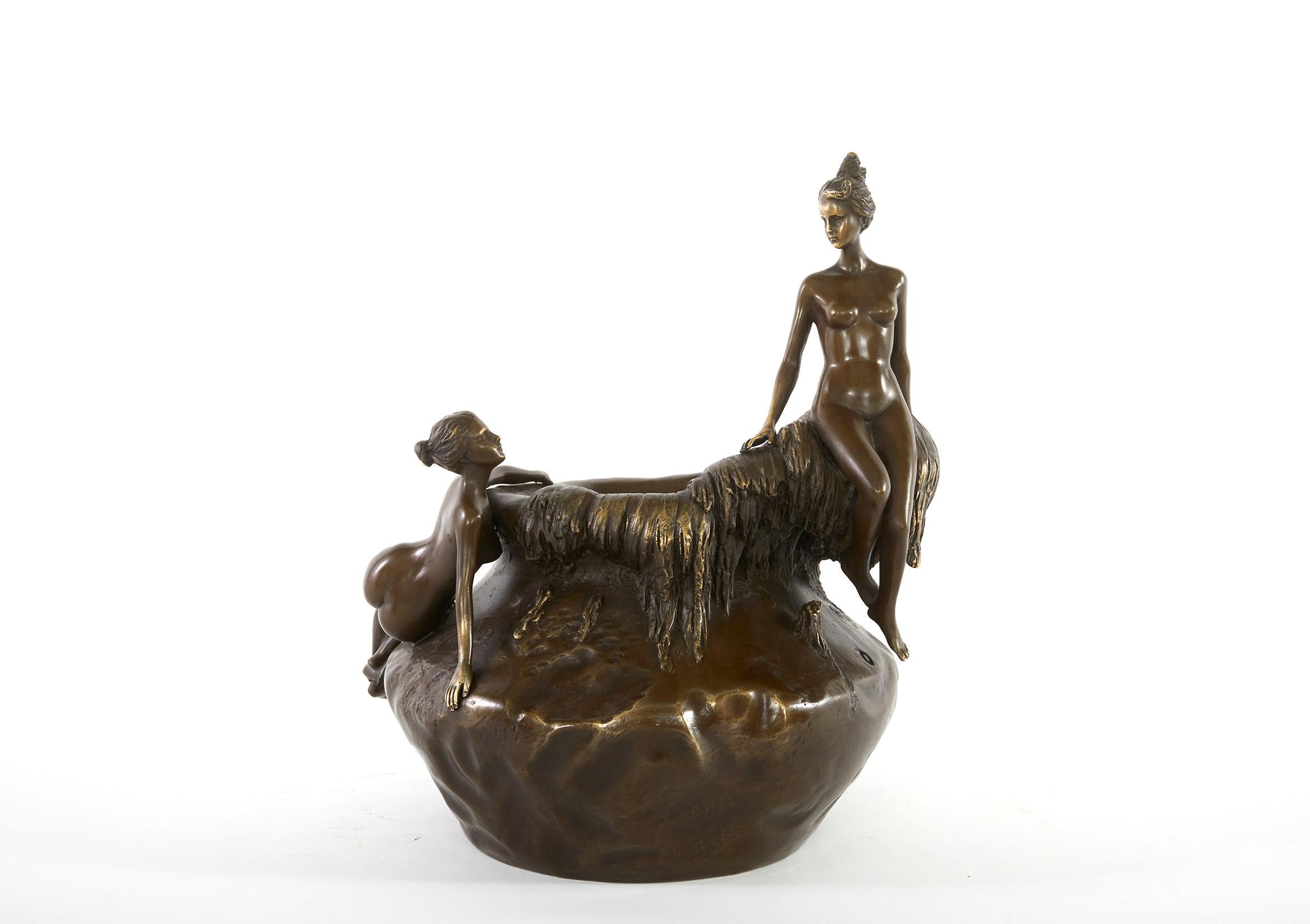 Exquisiter Bronzestück / Vase im Art nouveau-Stil im Angebot 1