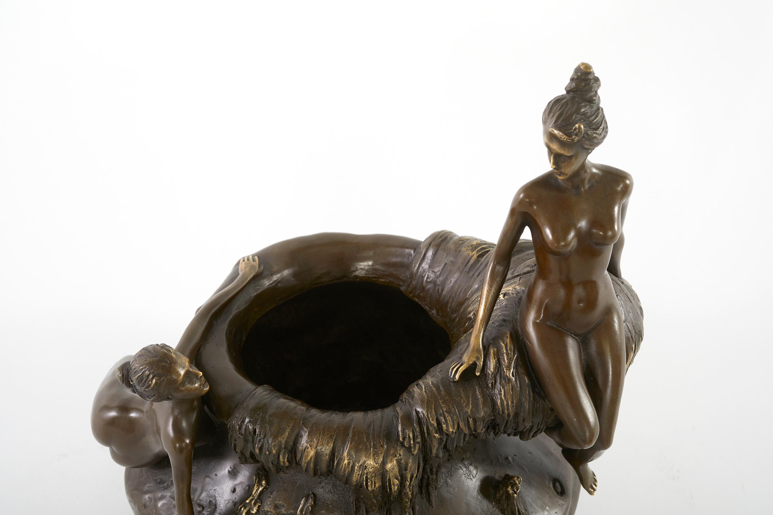 Exquisite Art Nouveau Style Bronze Piece / Vase For Sale 2