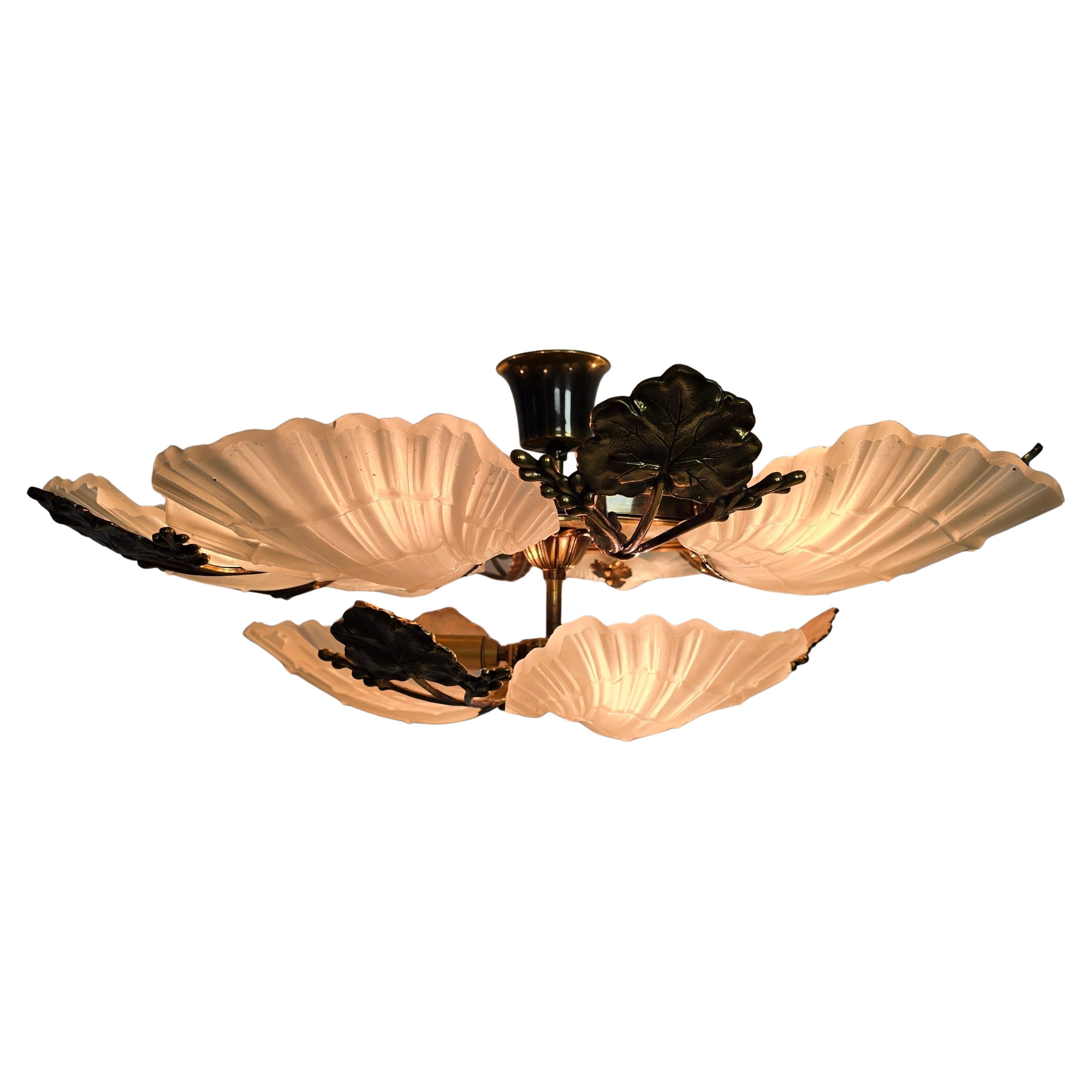 Exquisita lámpara empotrada de estilo Art Nouveau con pantallas de bronce y cristal grabado Italiano en venta