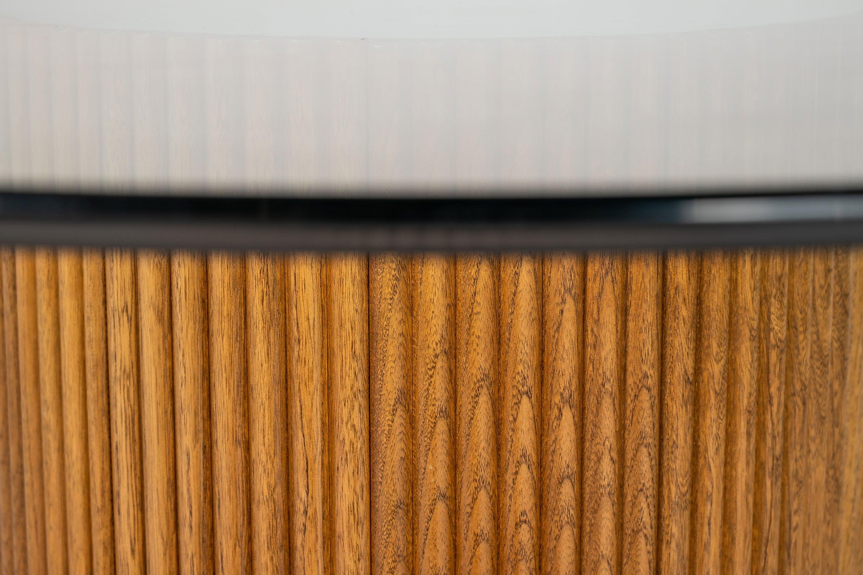 Magnifique table à manger à piédestal en bambou avec un plateau en miroir et une surface en verre en vente 2