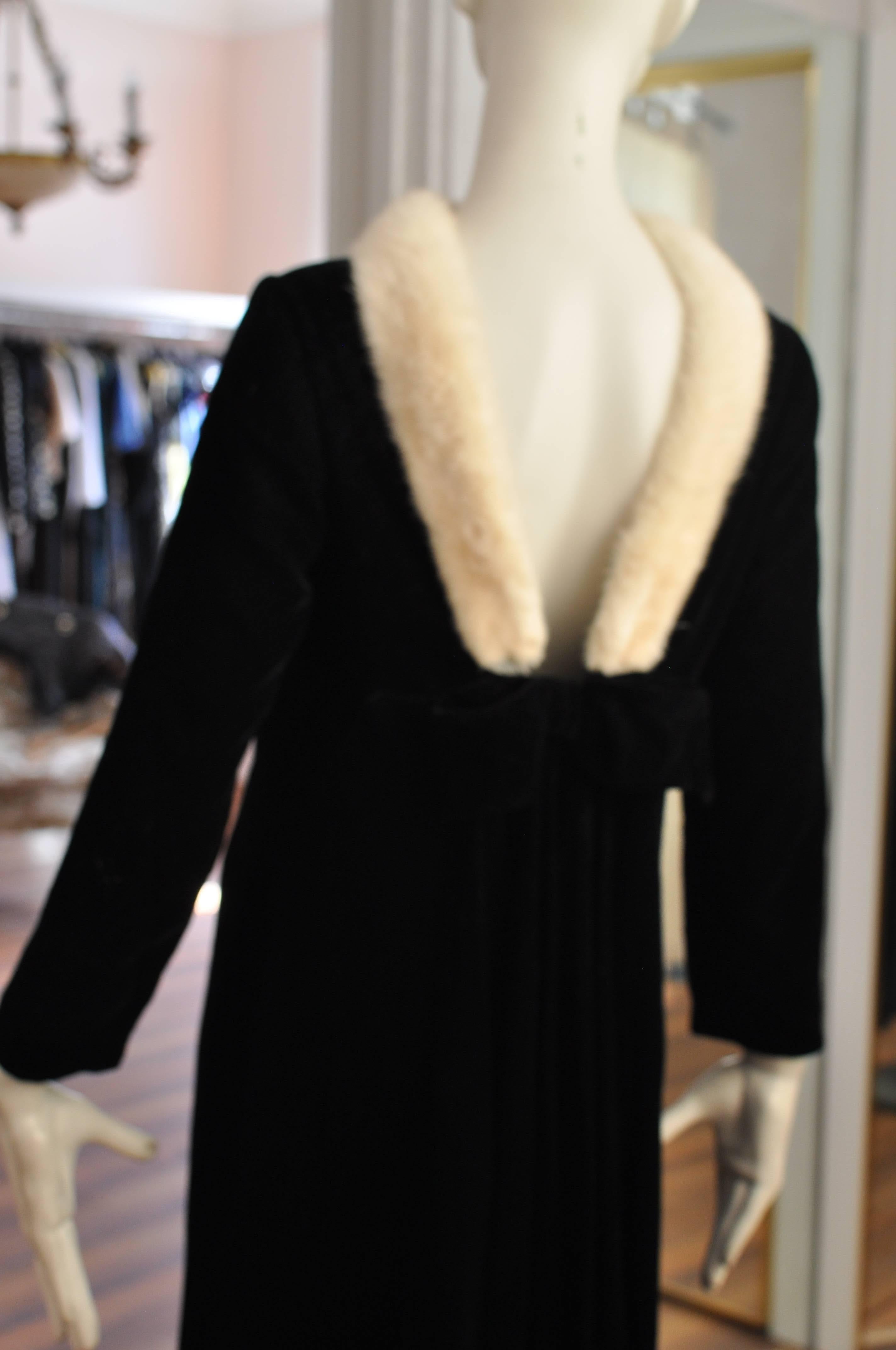 Exquisite Bard's Vintage Black Velvet and Blond Mink Gown with Low Back S+ 1