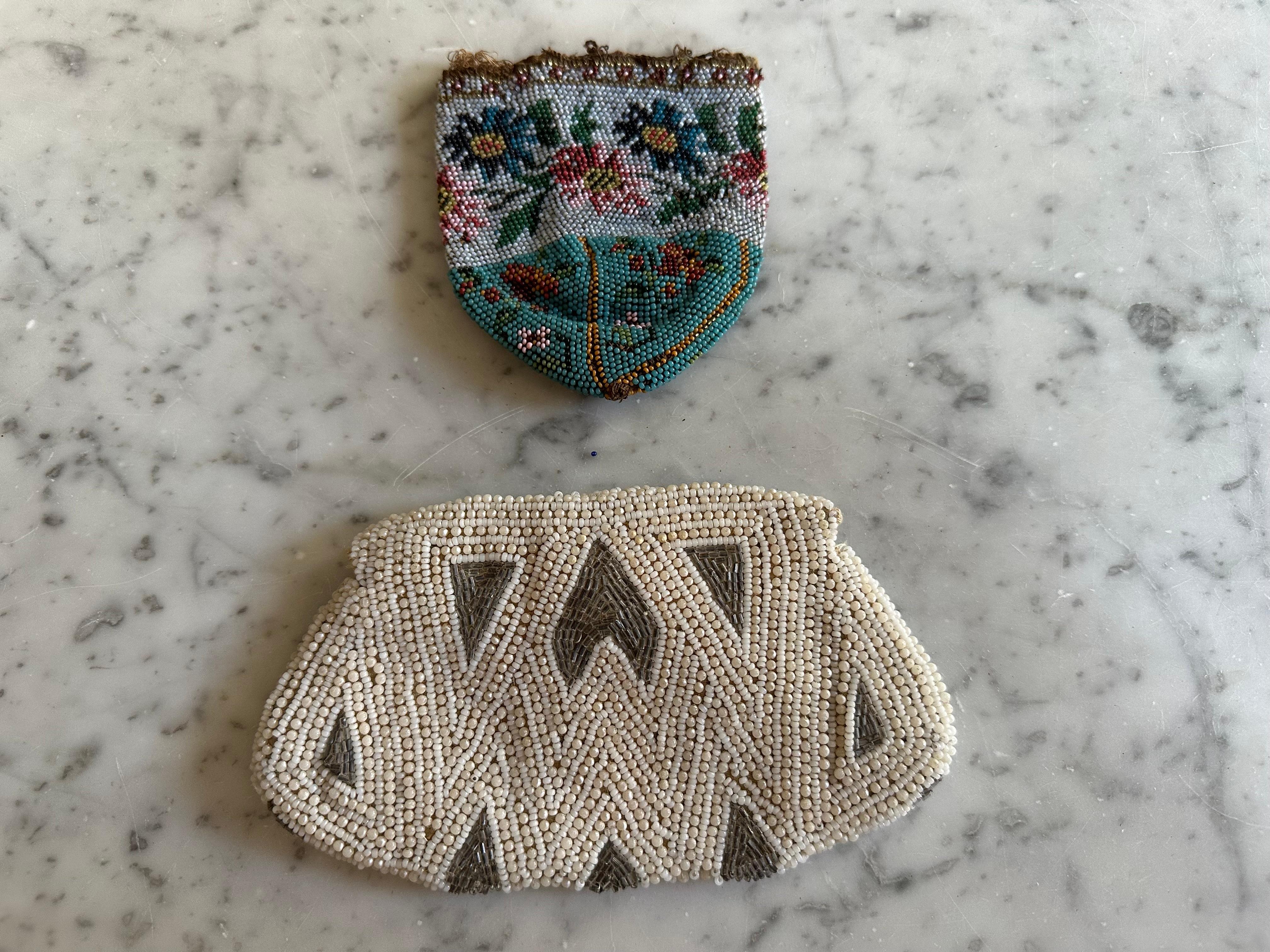 Allemand Ensemble de sacs en perles exquis - Pochette à cordon du 19e siècle et pochette Art déco en vente