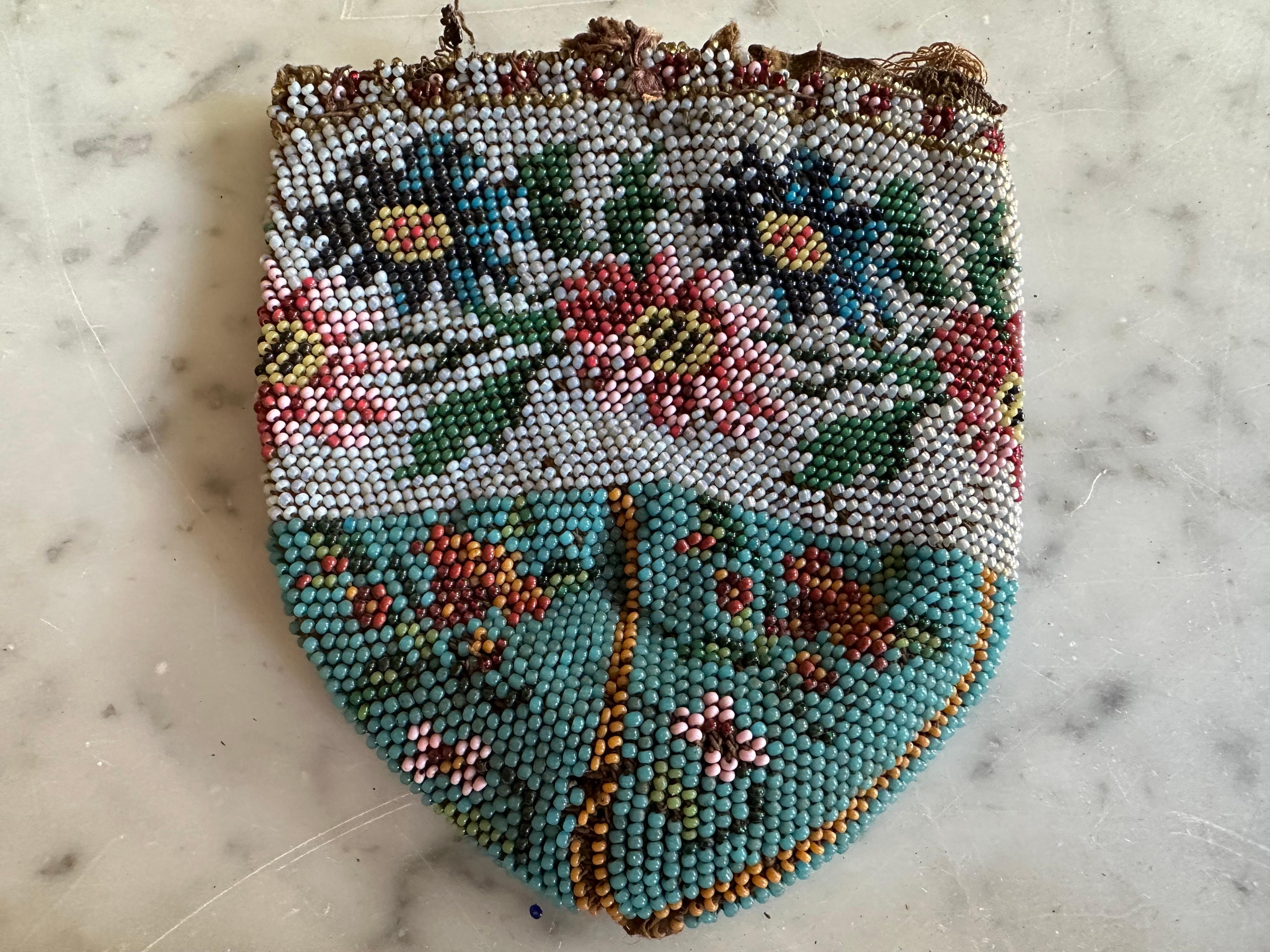 Ensemble de sacs en perles exquis - Pochette à cordon du 19e siècle et pochette Art déco État moyen - En vente à Hamburg, DE