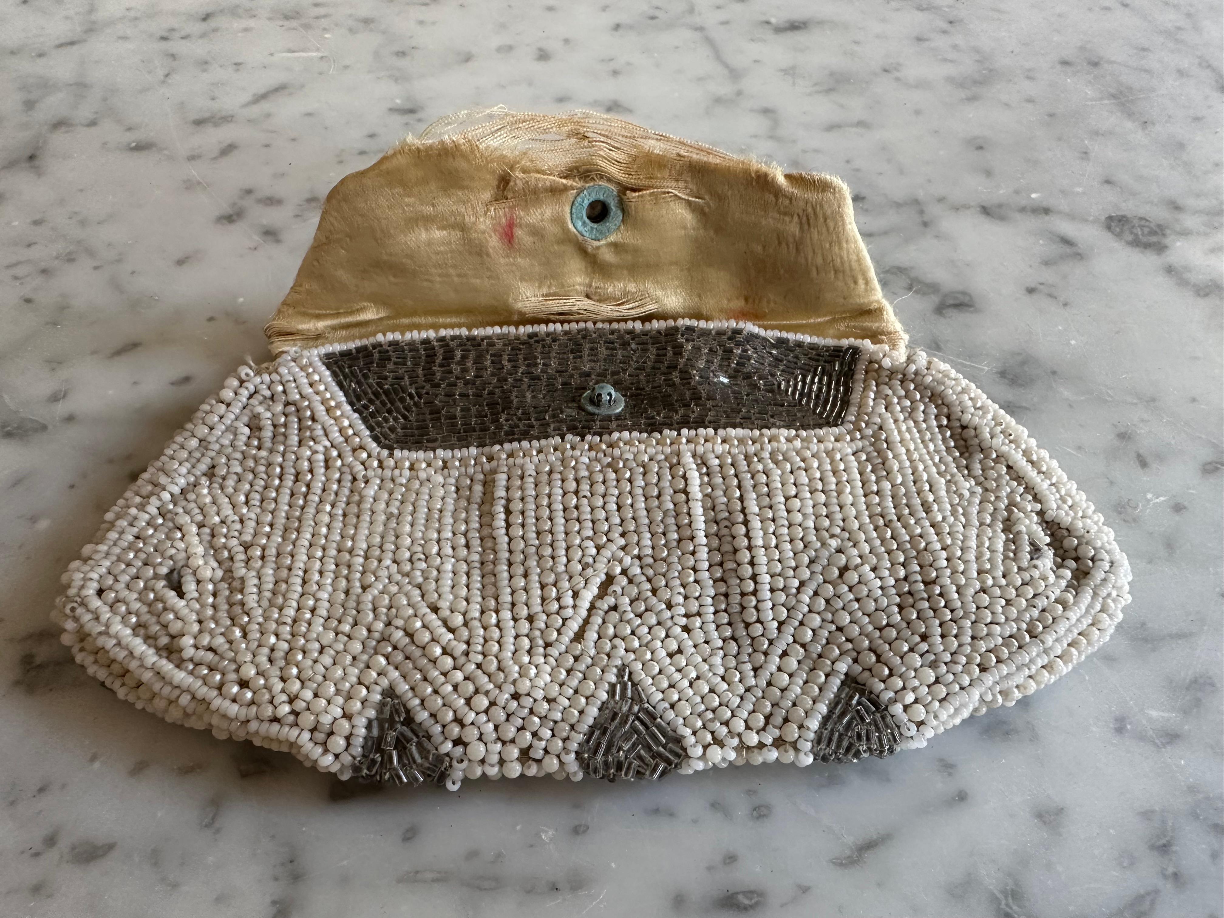 Ensemble de sacs en perles exquis - Pochette à cordon du 19e siècle et pochette Art déco en vente 1