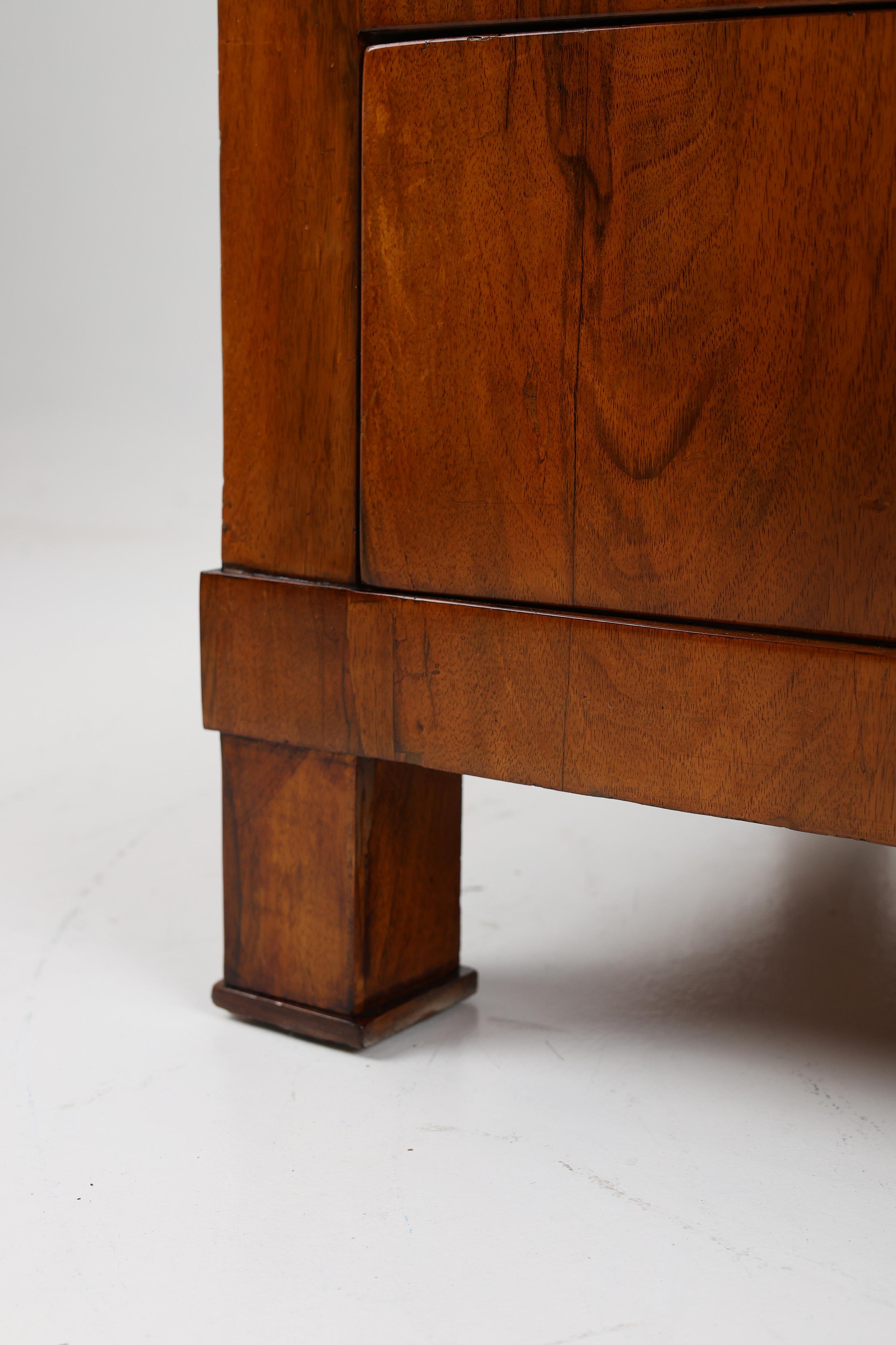 Exquisite Biedermeier Commode, Circa 1820 In Good Condition For Sale In Stahnsdorf, DE