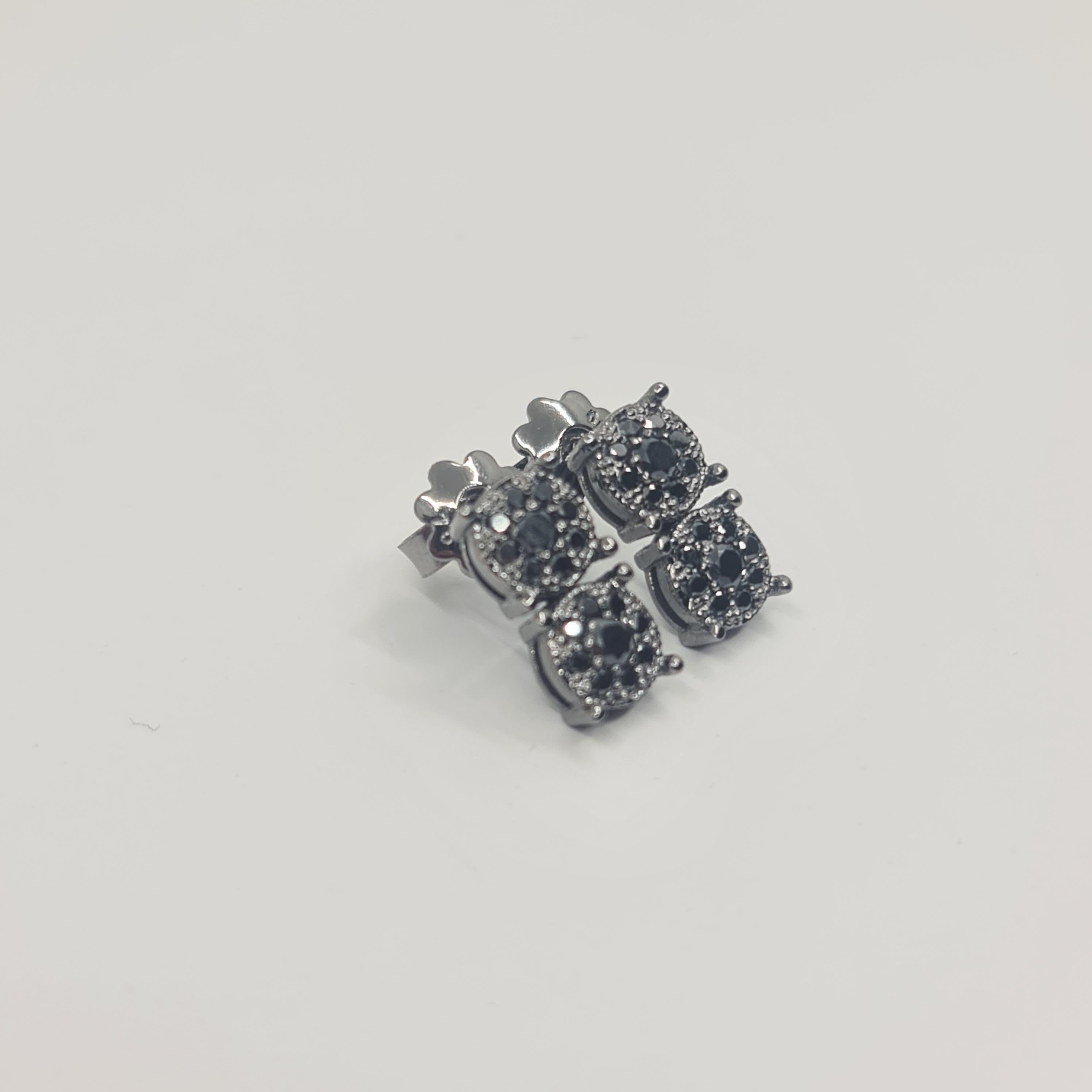 Boucles d'oreilles exquises en diamant noir 0,57 carat en or noir 18K taille ronde Pour femmes en vente