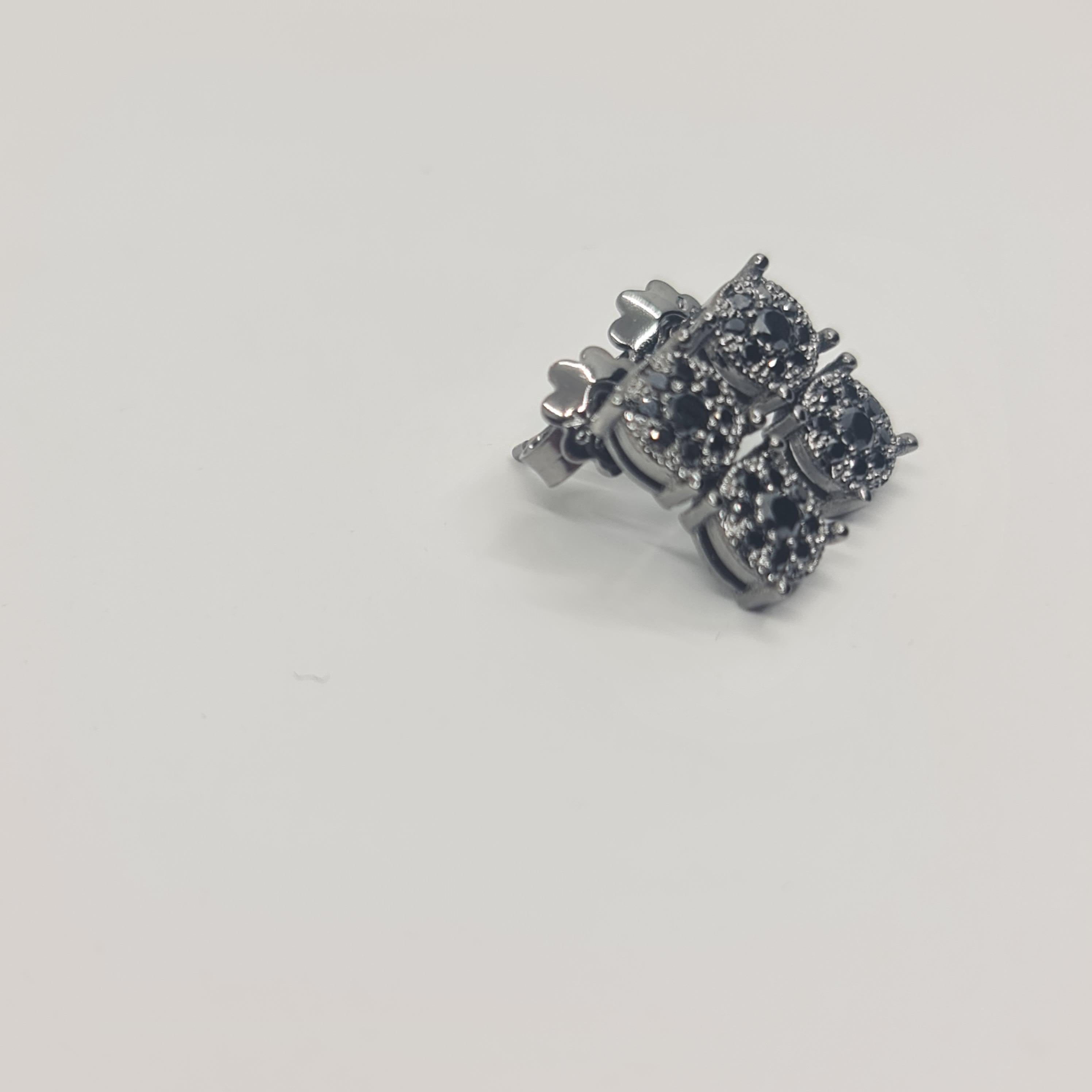 Exquisite Black Diamond Earrings 0.57 Carat 18K Black Gold Round Cut For Sale 1