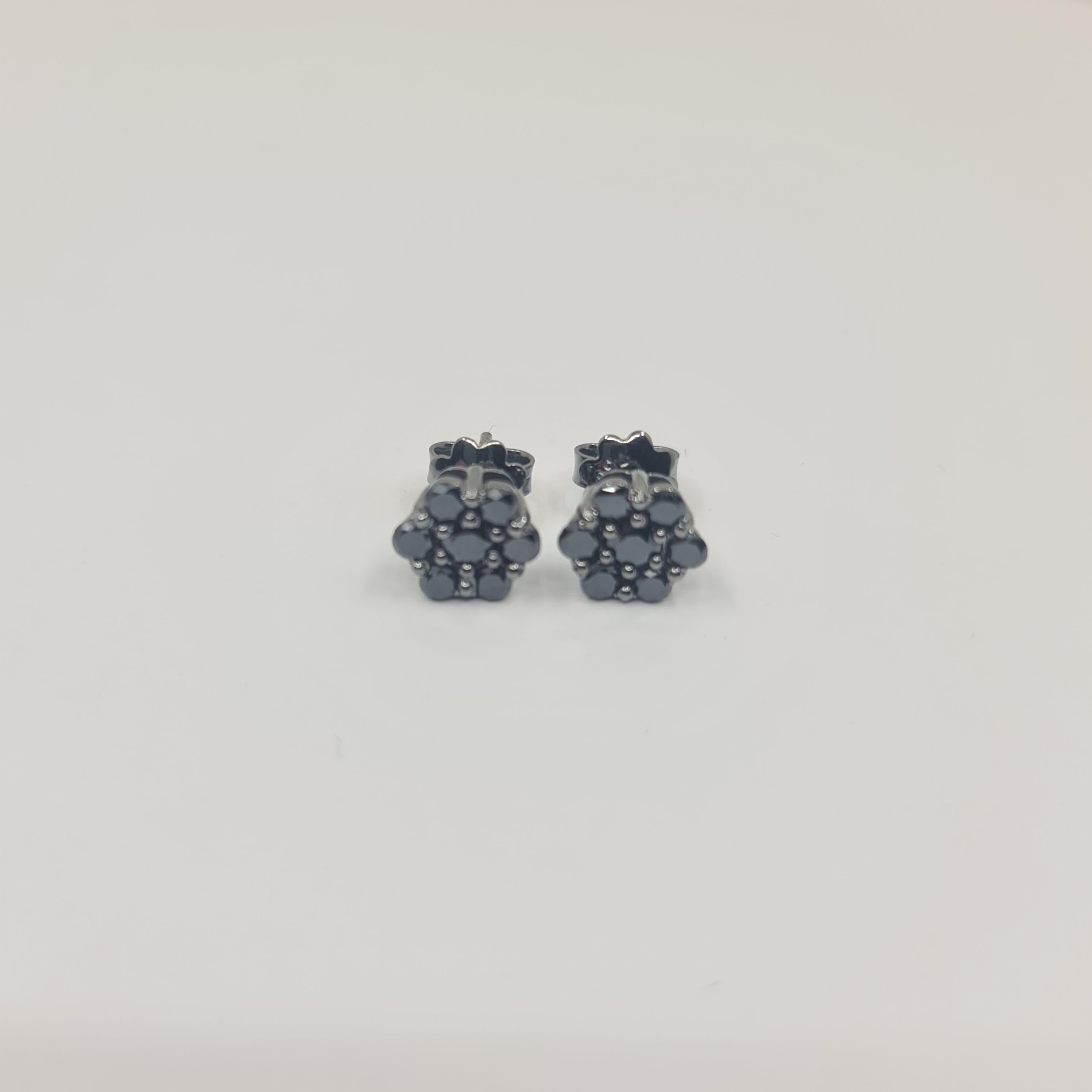 Moderne Boucles d'oreilles exquises en diamant noir 1,11 carat en or noir 18 carats taille ronde en vente