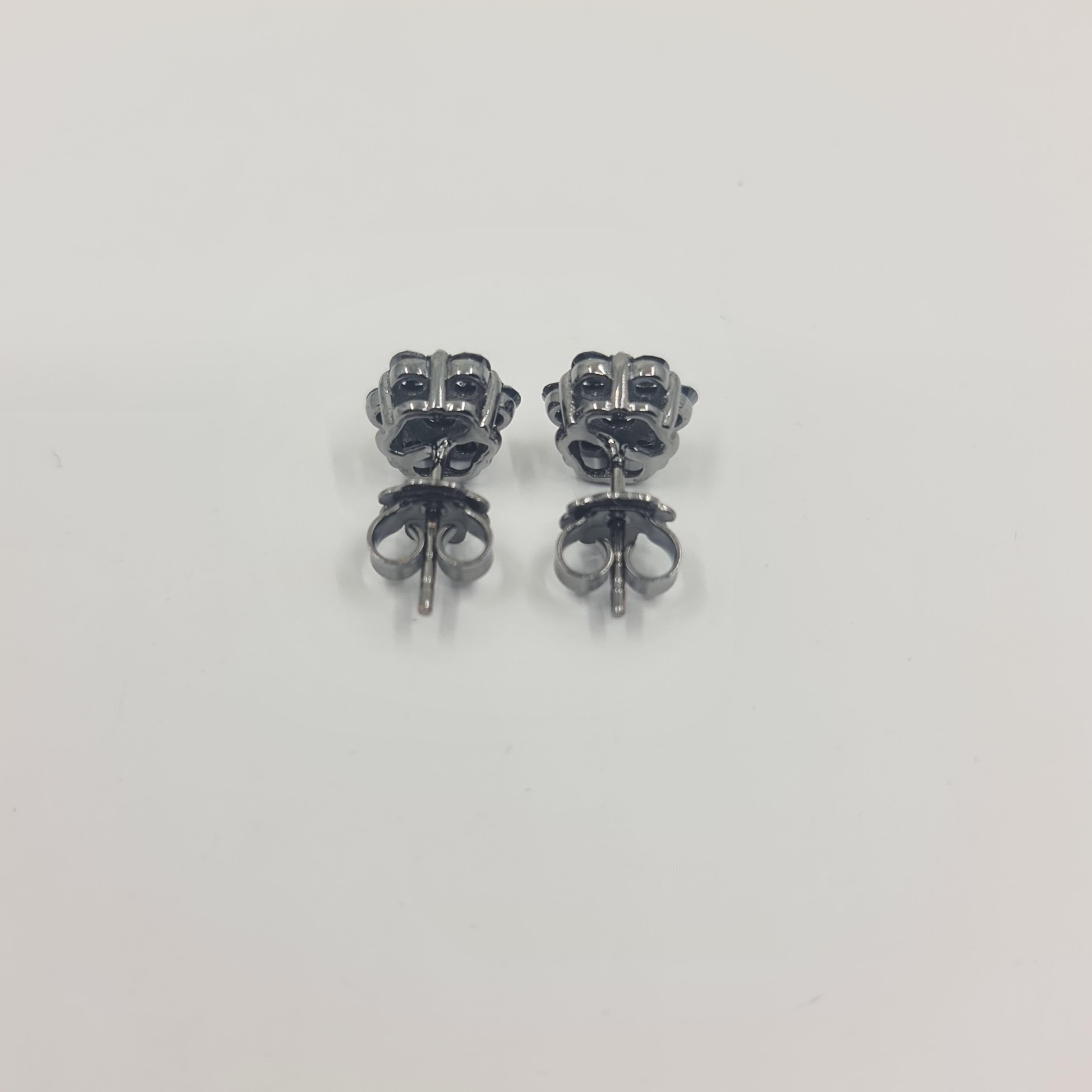 Exquisite Black Diamond Earrings 1.11 Carat in 18K Black Gold Round Cut For Sale 1