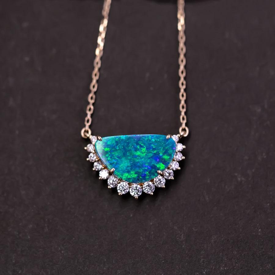 Exquisite Black Opal Halo Diamond Necklace 18K Yellow Gold In New Condition For Sale In Suwanee, GA