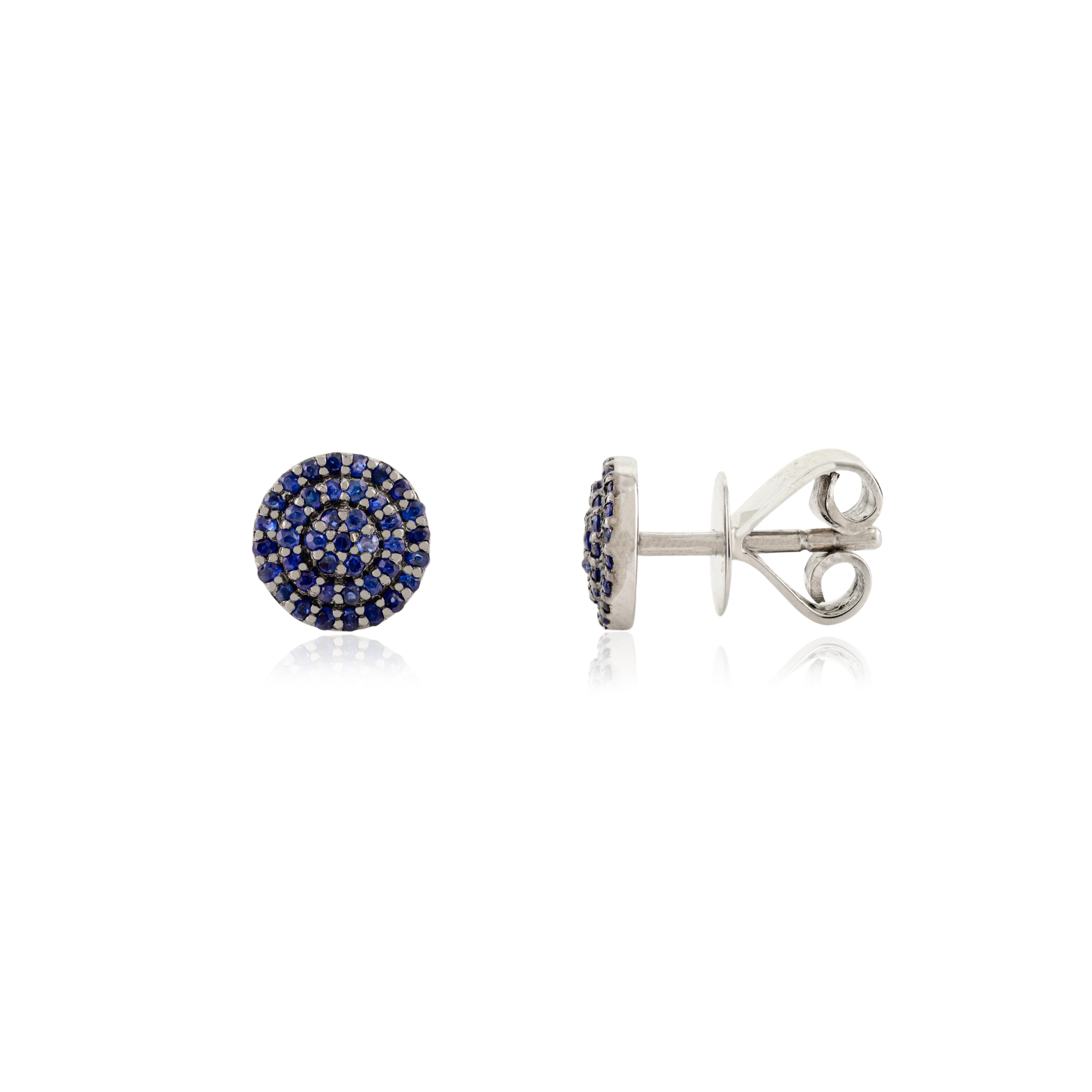 Art déco Exquises clous d'oreilles en or blanc 14 carats sertis de saphirs bleus pavés, cadeau parfait pour femme en vente